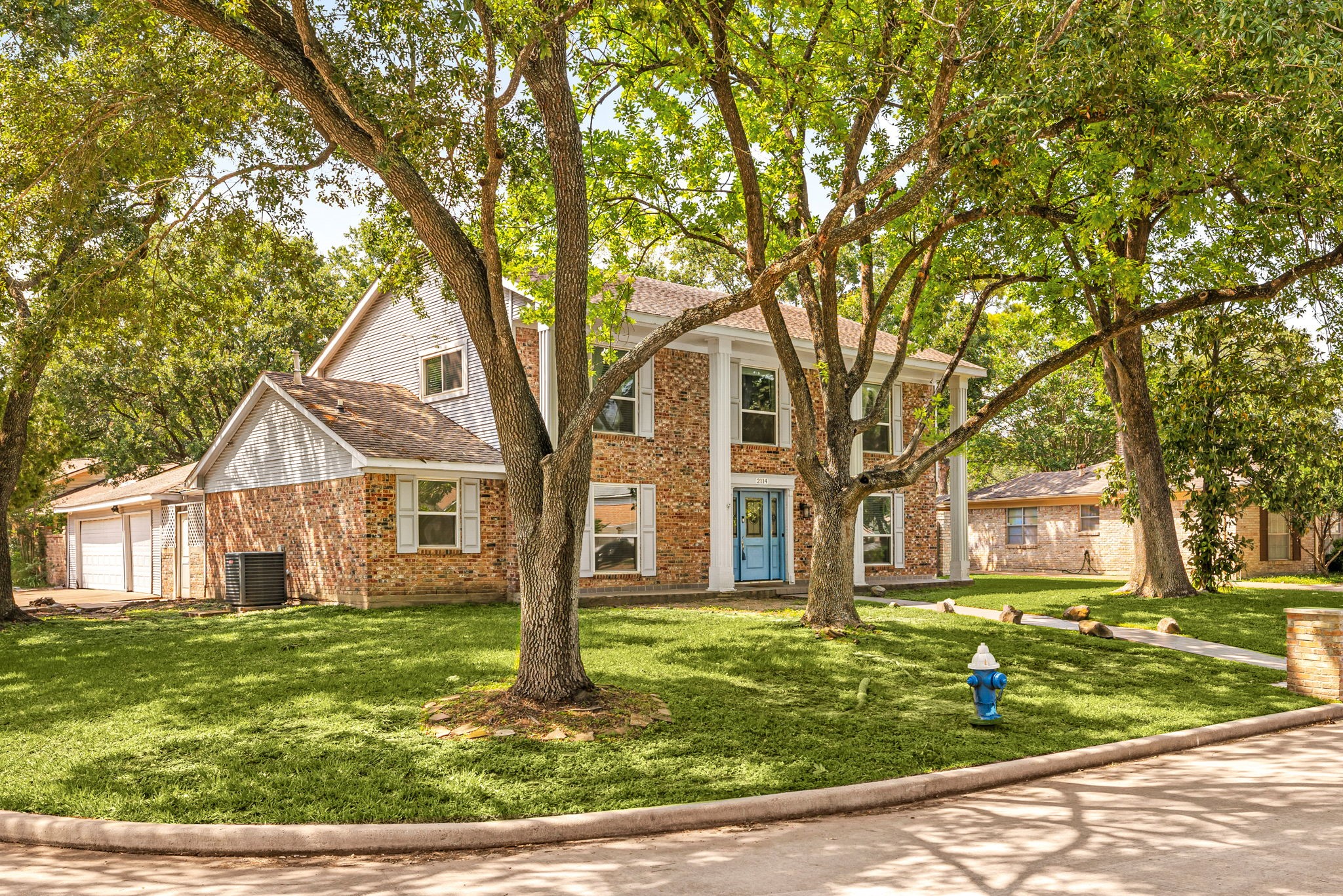 Listing photo 2