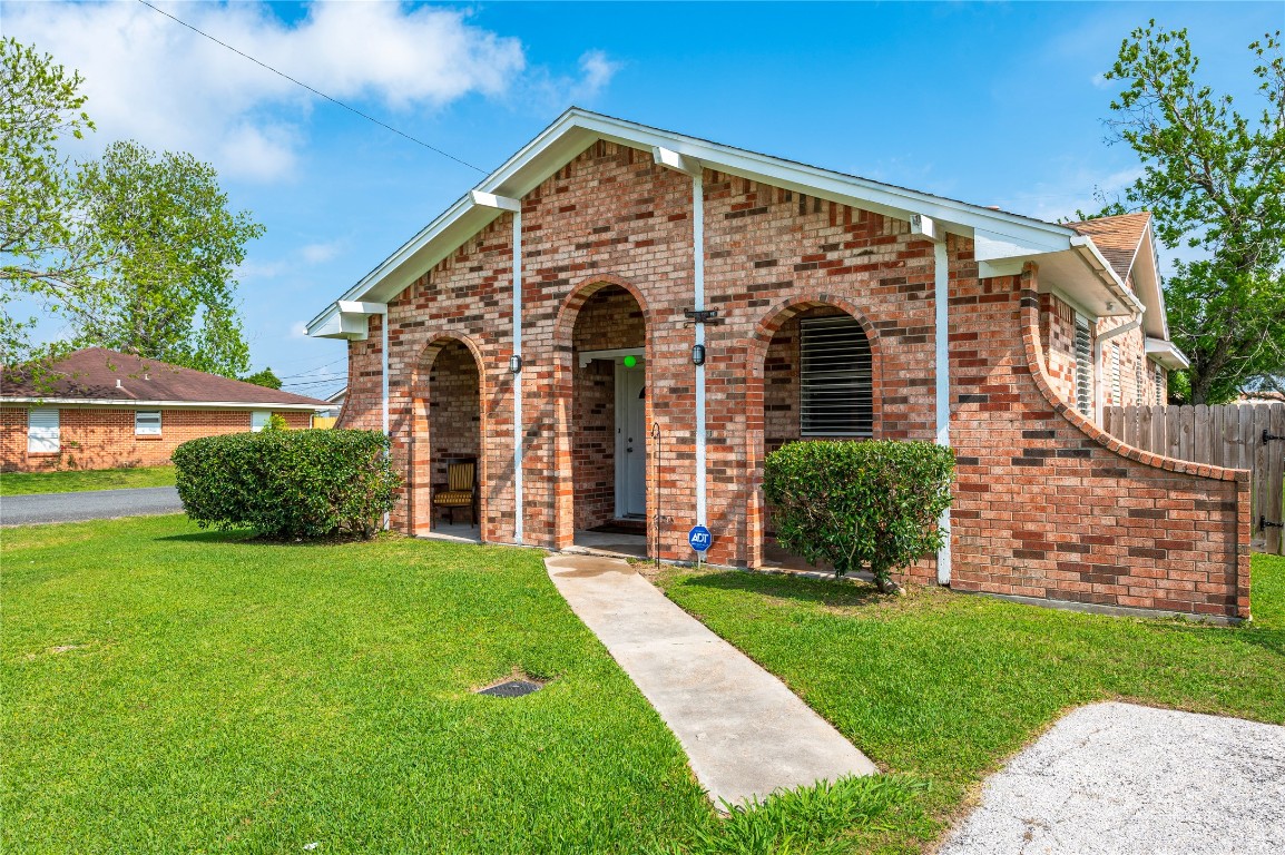 Listing photo 1