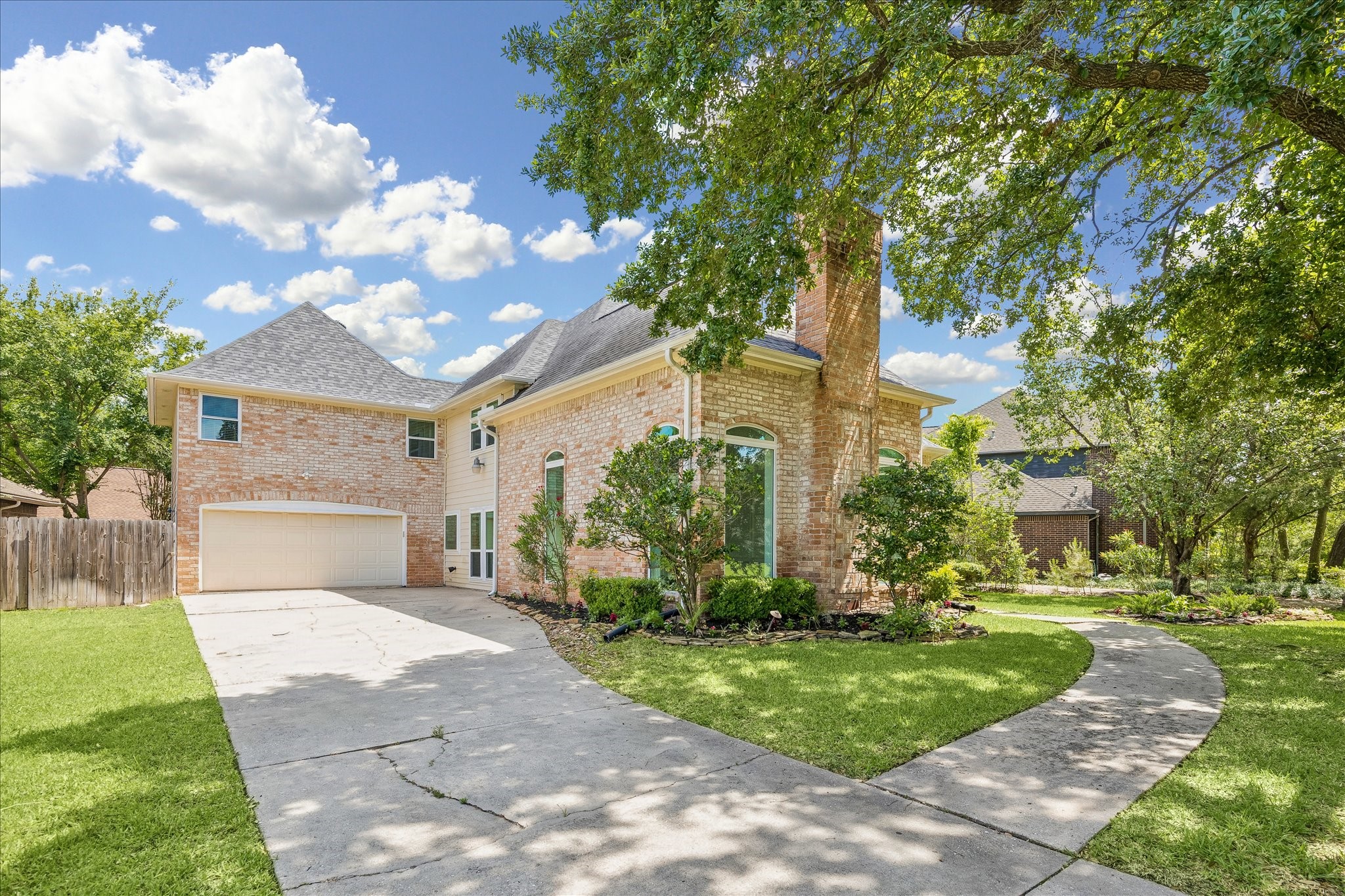 Listing photo 2