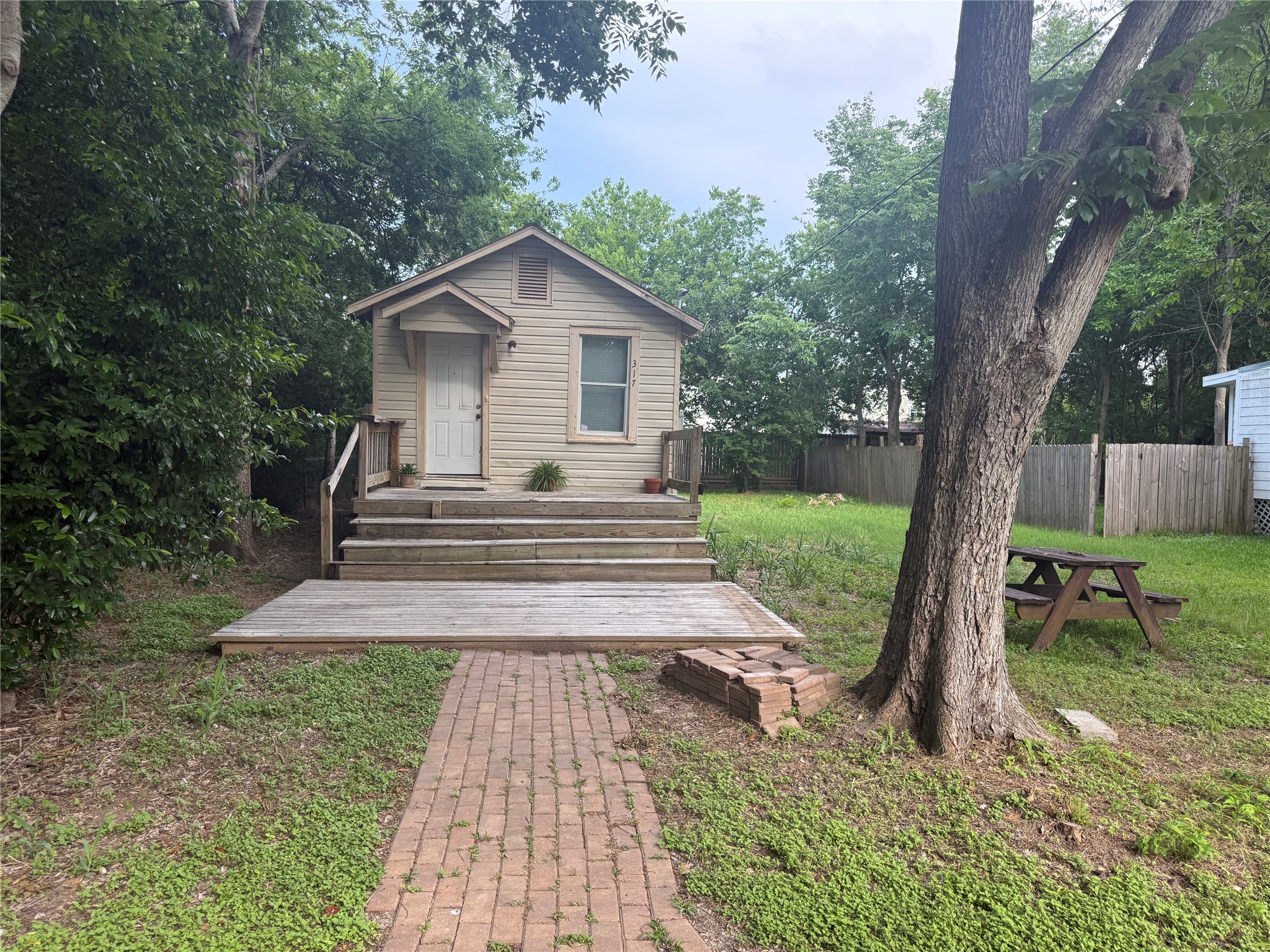 Listing photo 1