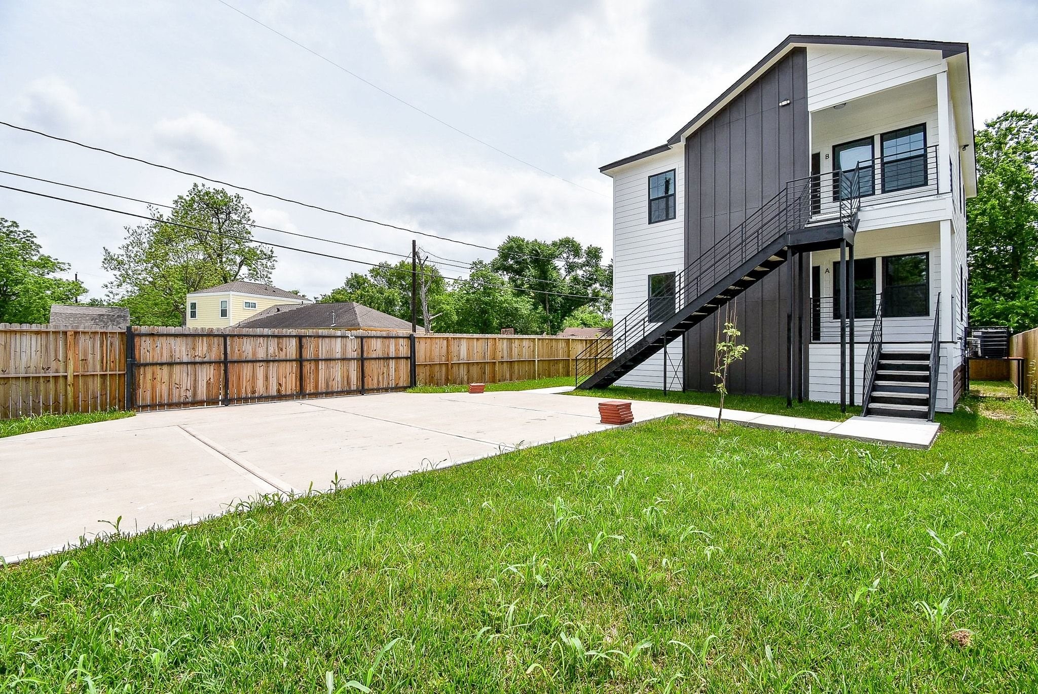 Listing photo 1