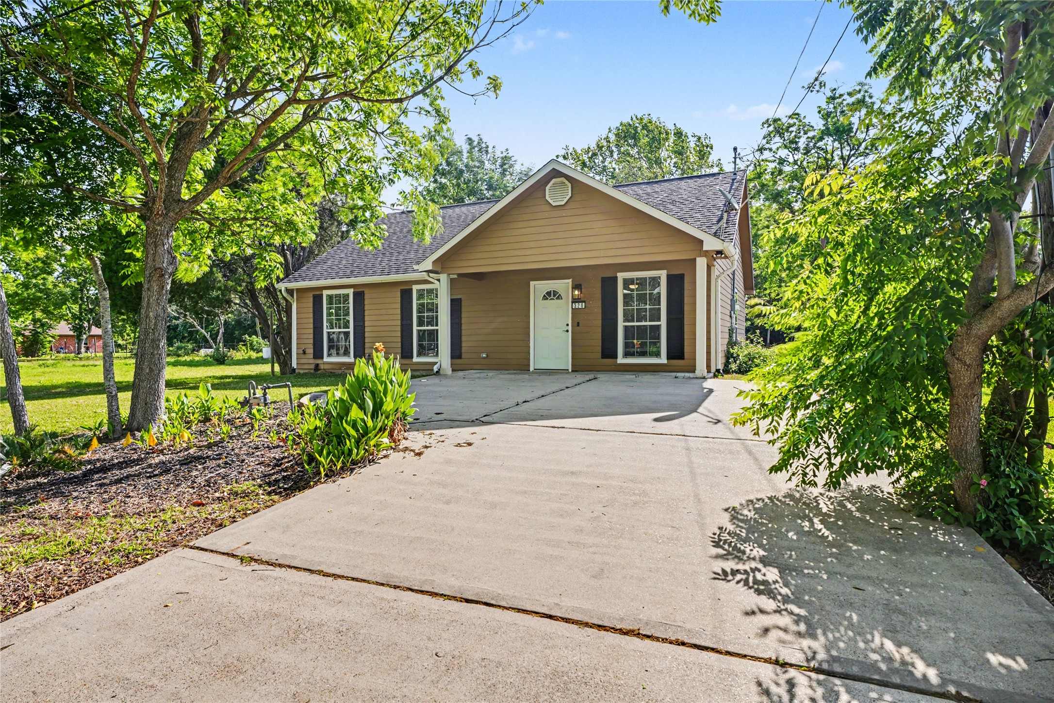 Listing photo 1