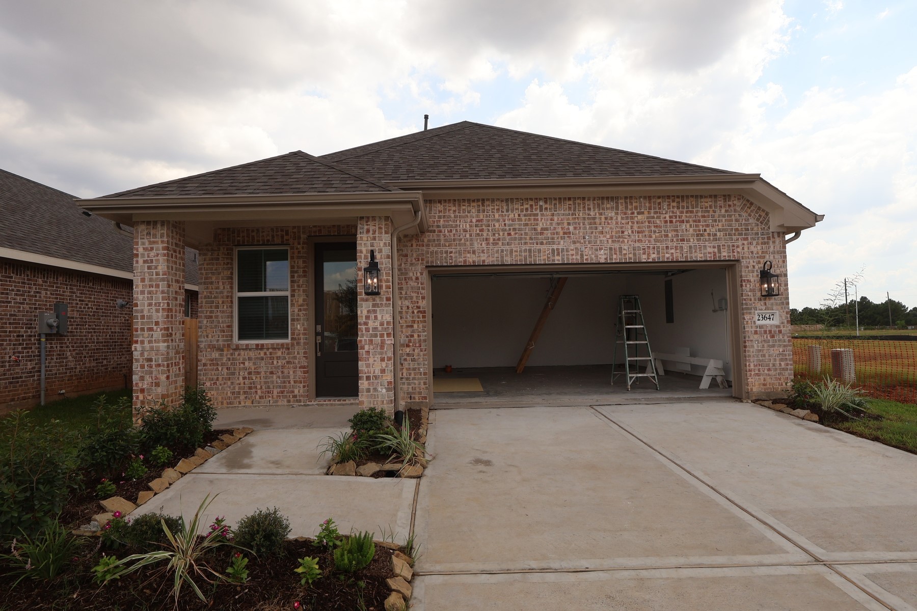 Listing photo 2