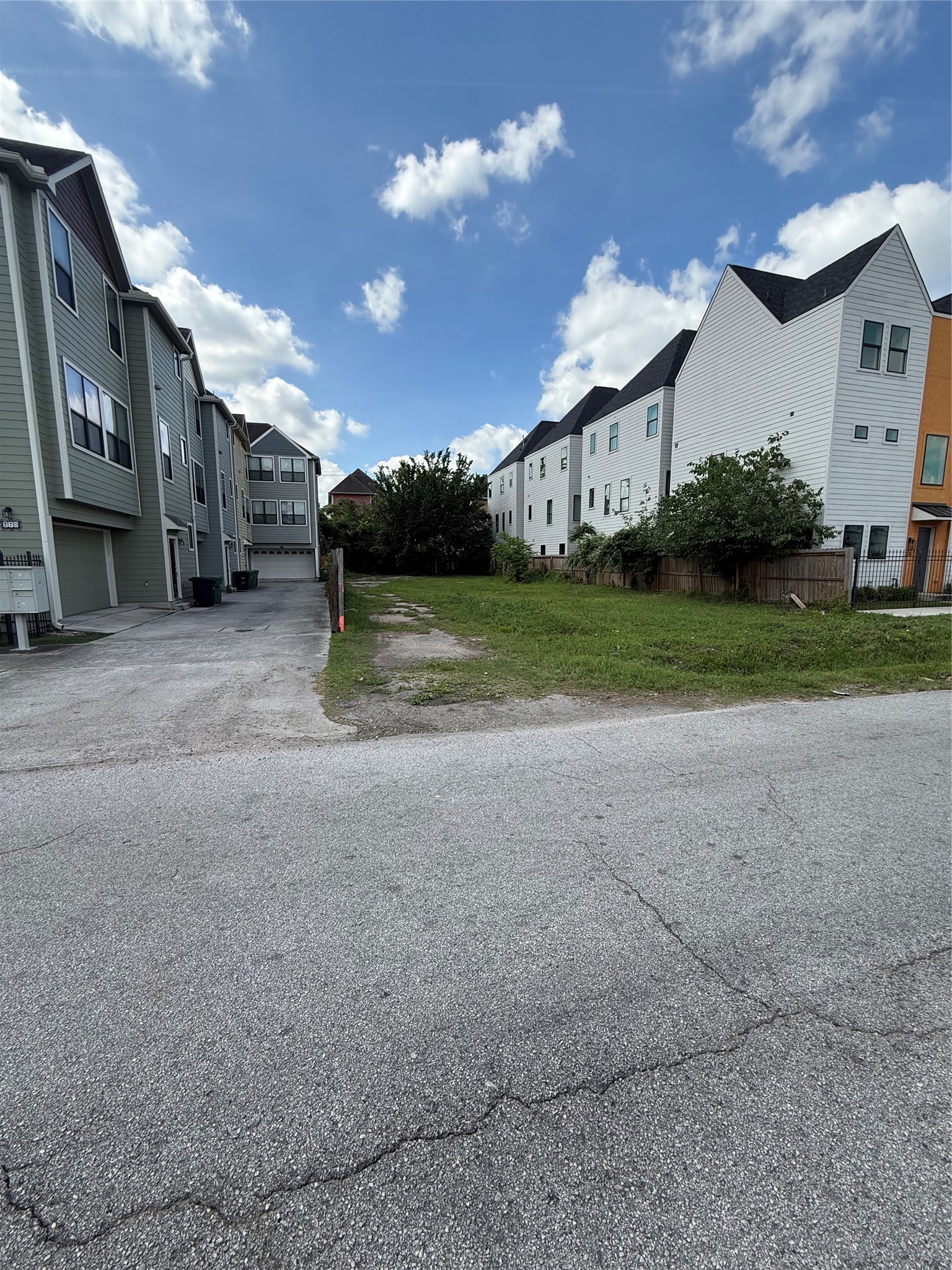 Listing photo 3
