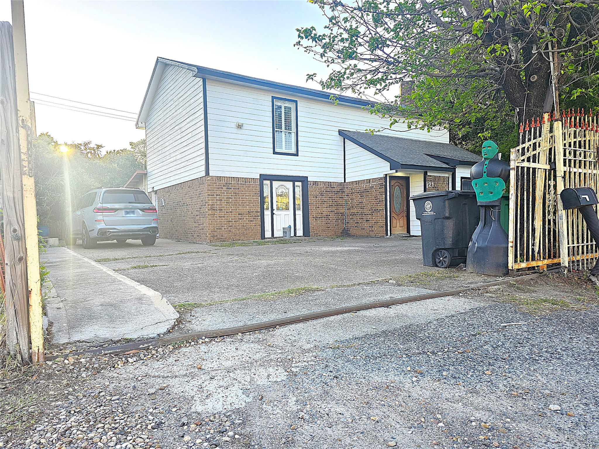 Listing photo 1