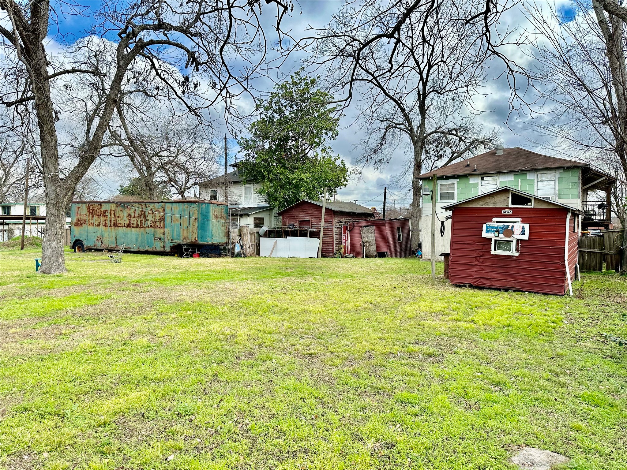 Listing photo 1