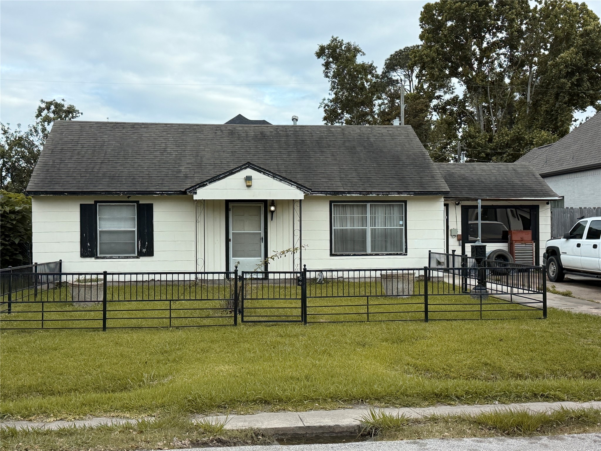 Listing photo 1