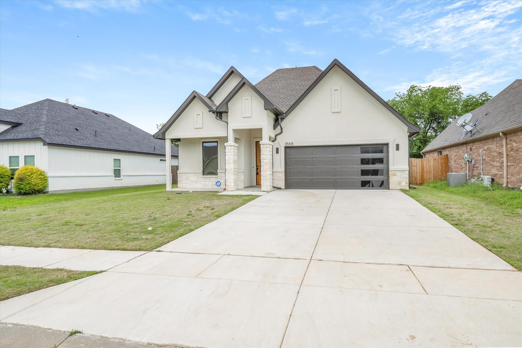 Listing photo 1
