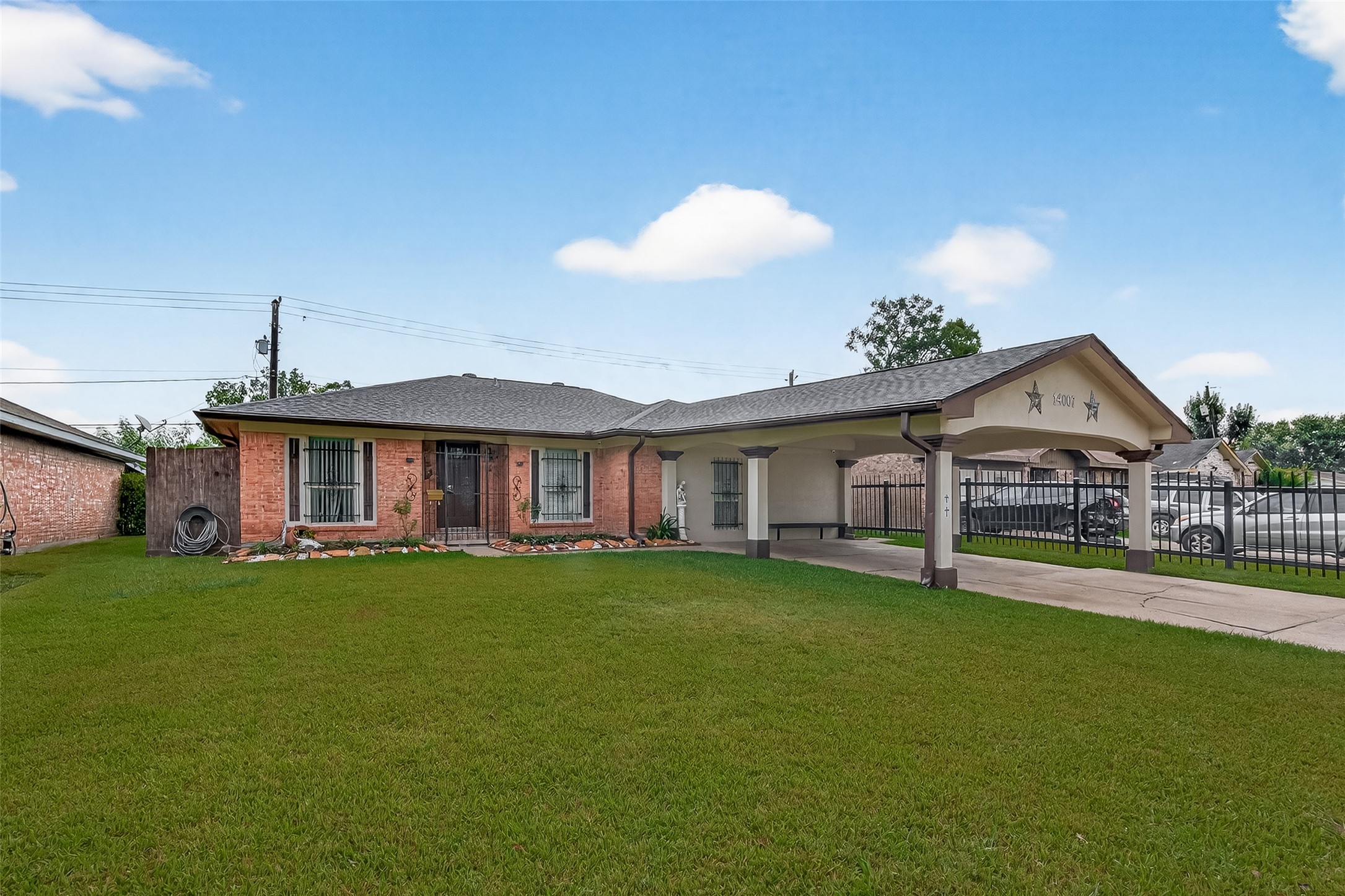 Listing photo 2