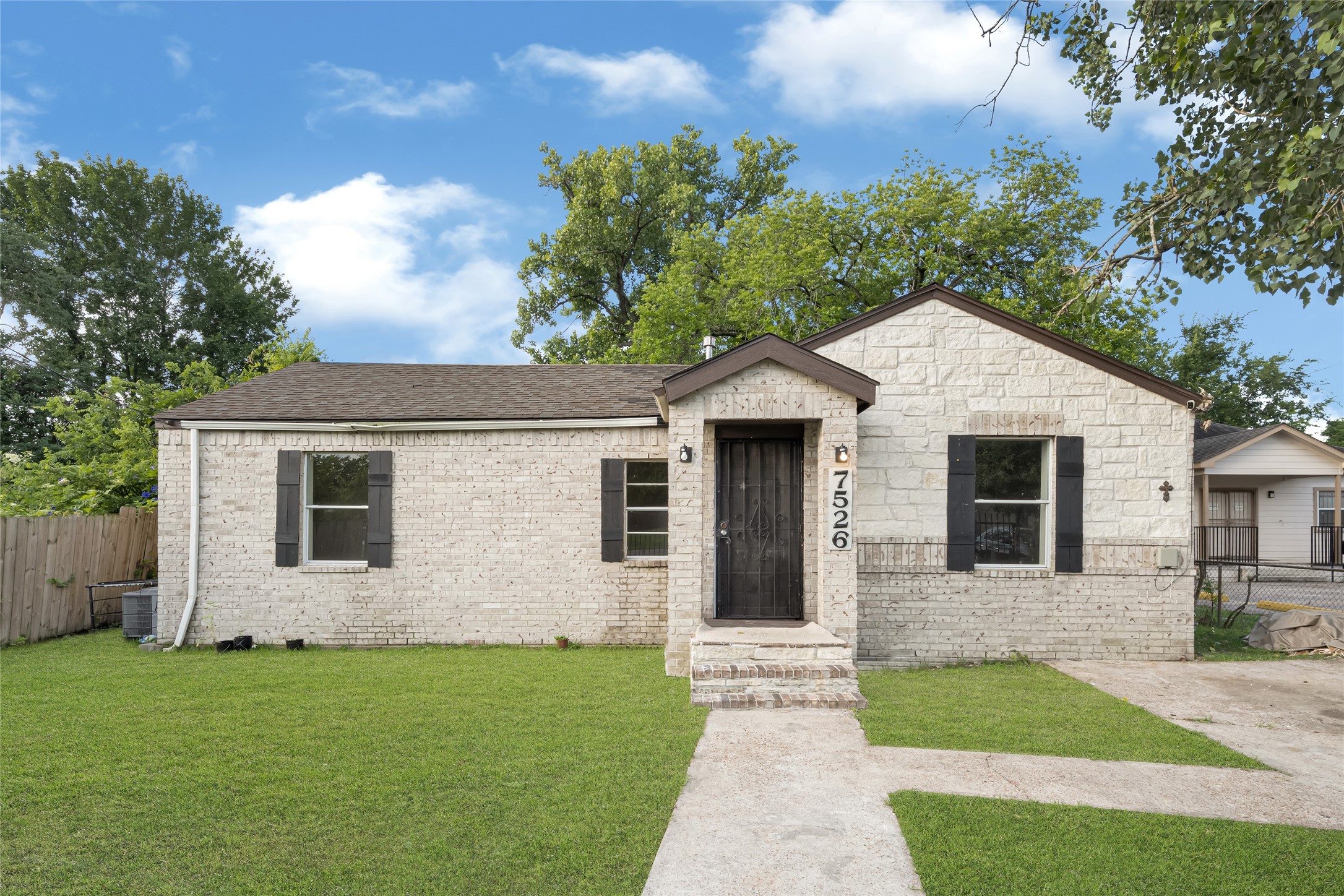 Listing photo 1