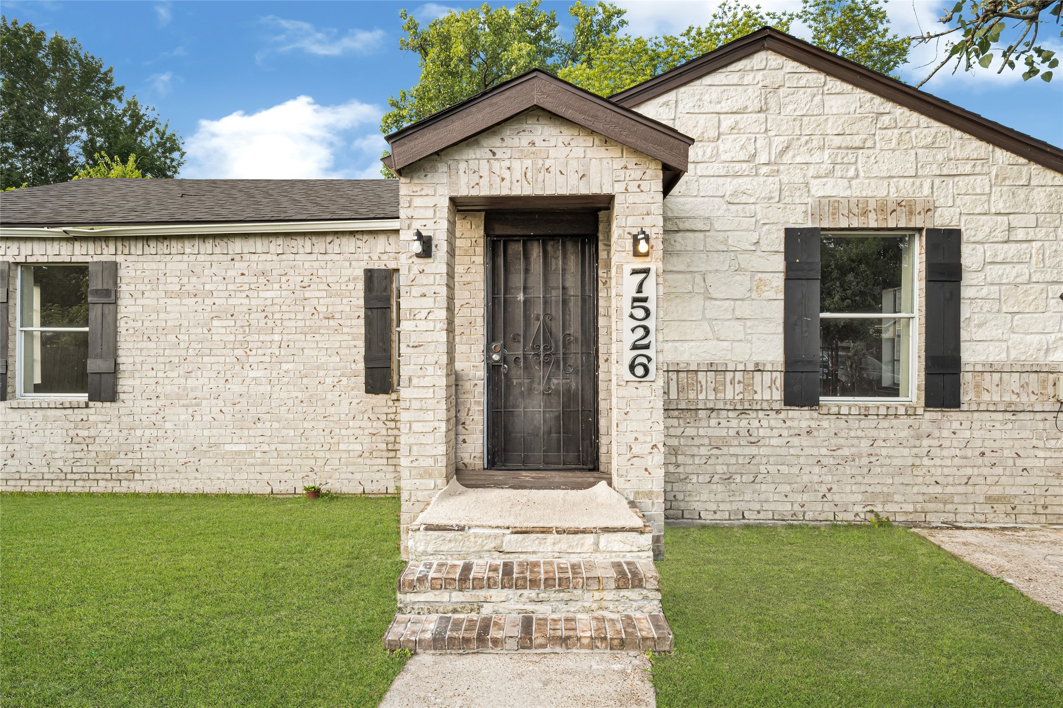 Listing photo 3