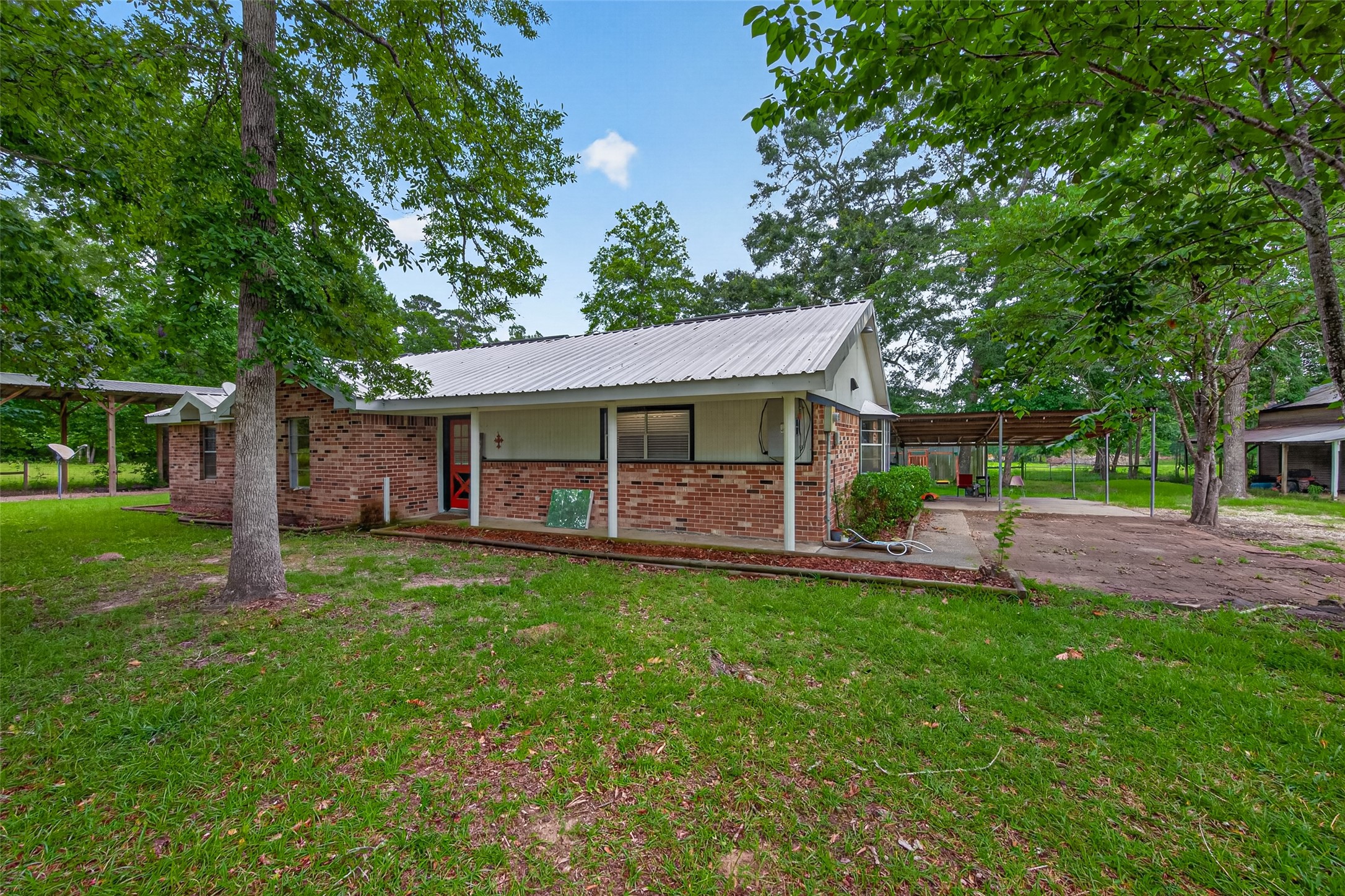 Listing photo 4
