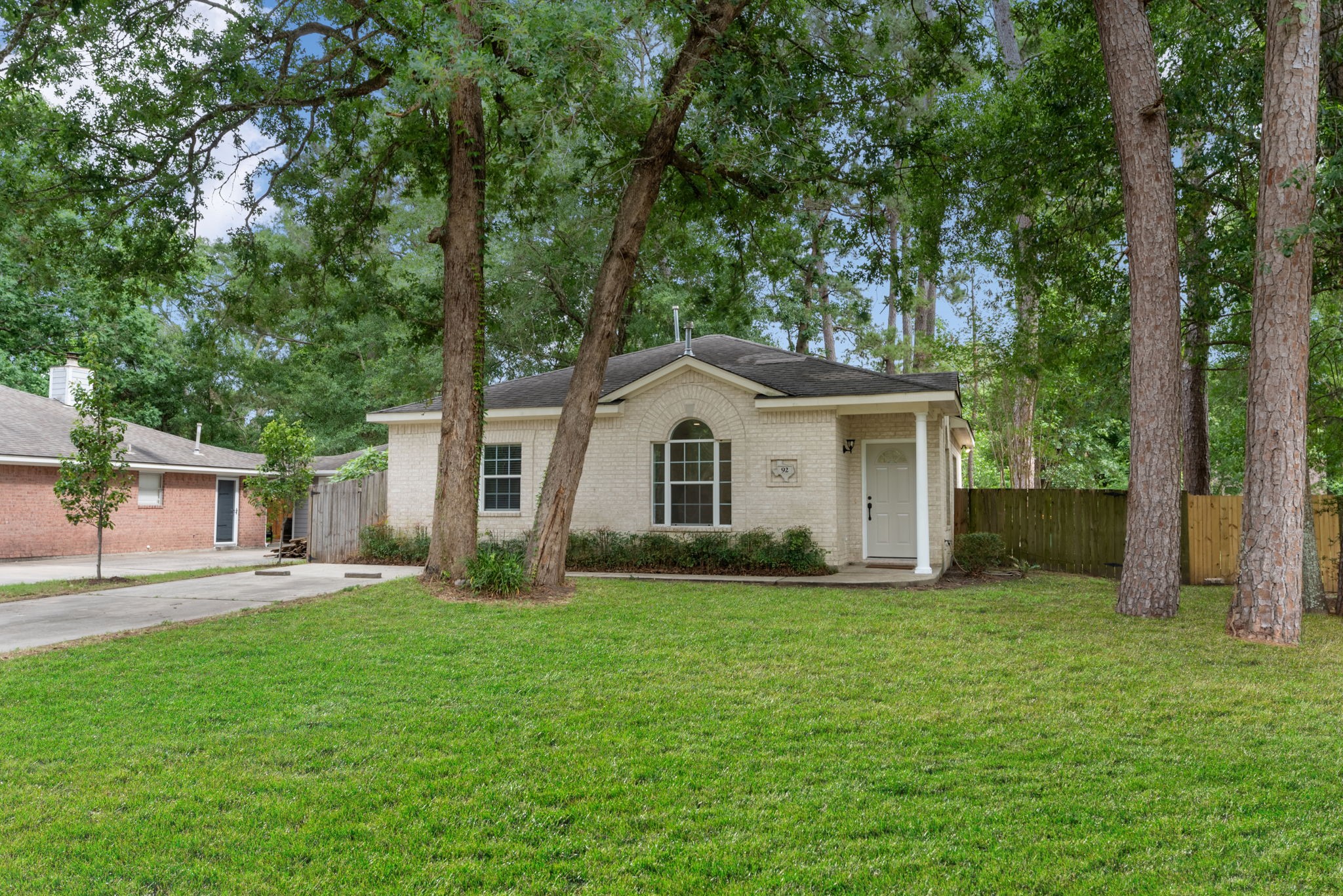Listing photo 2