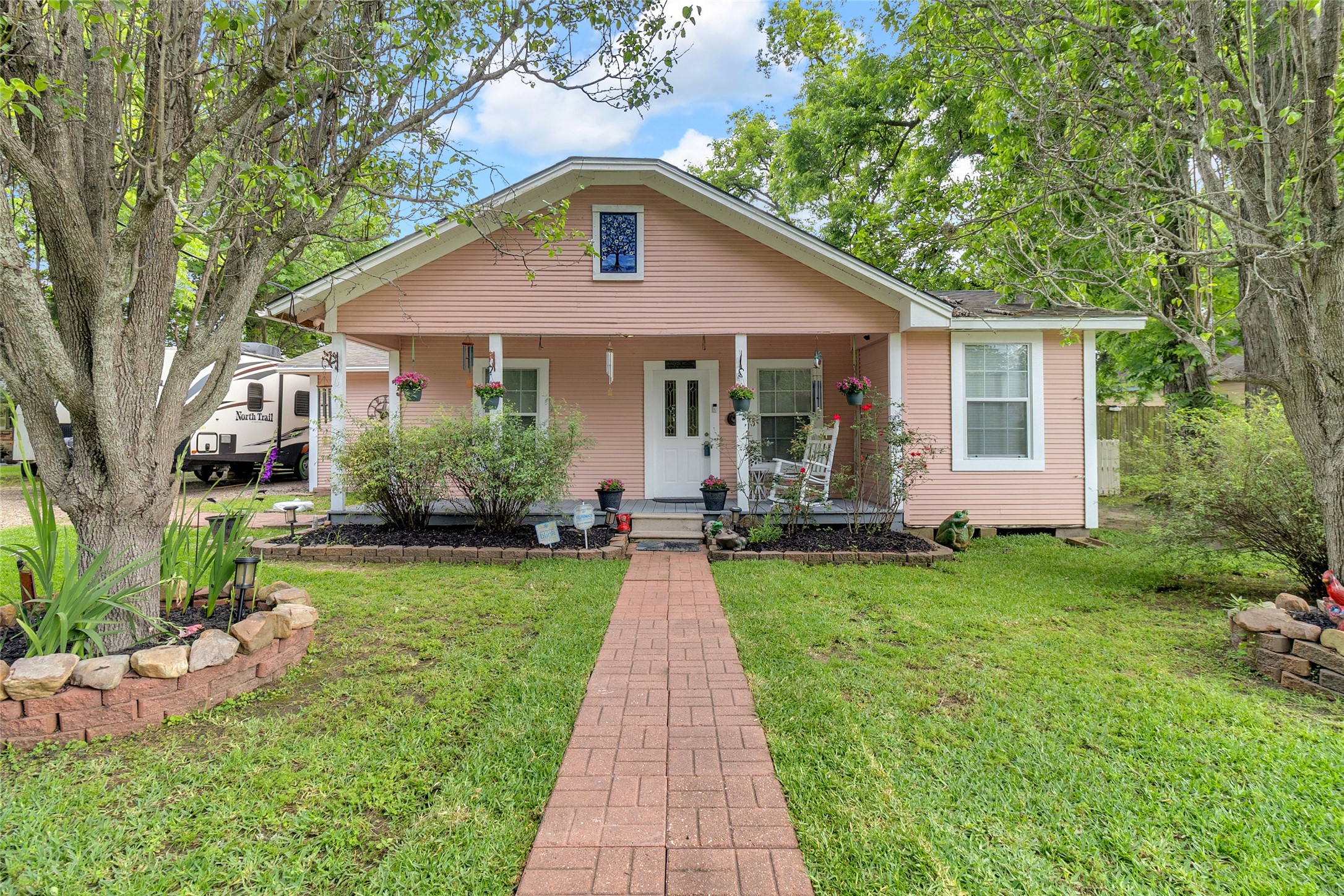 Listing photo 1