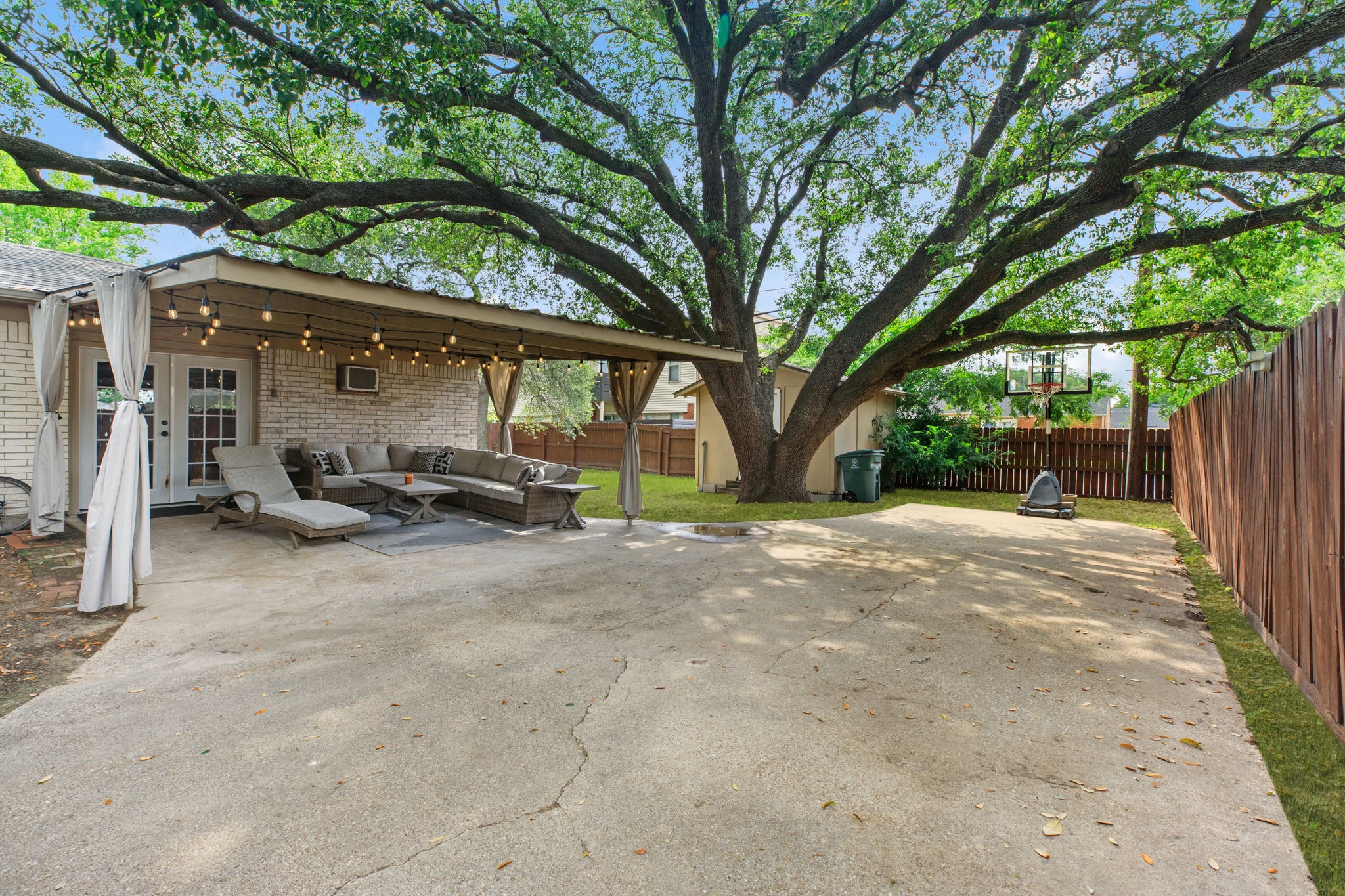 Listing photo 5