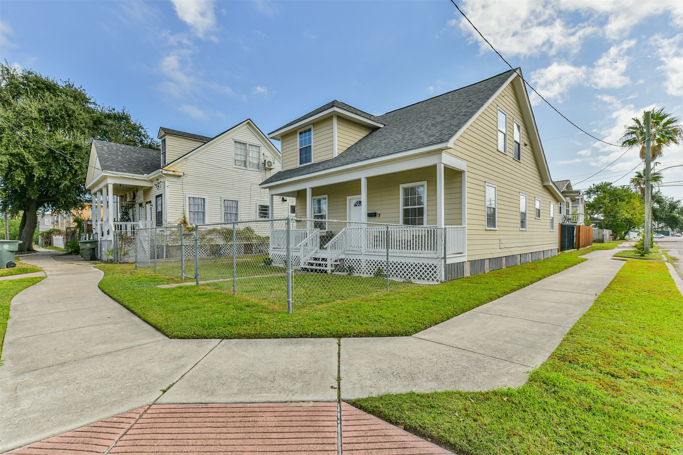 Listing photo 3