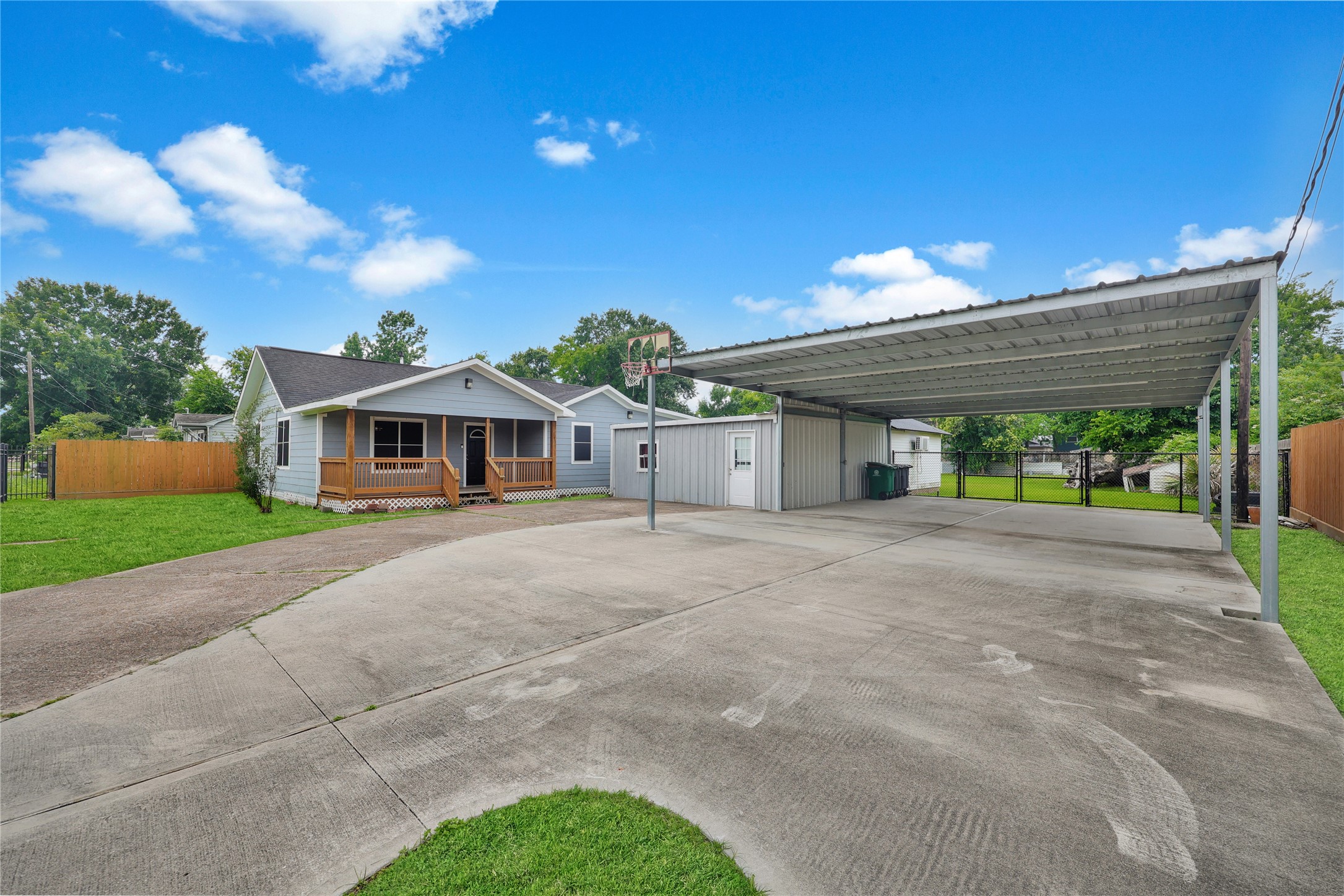 Listing photo 1
