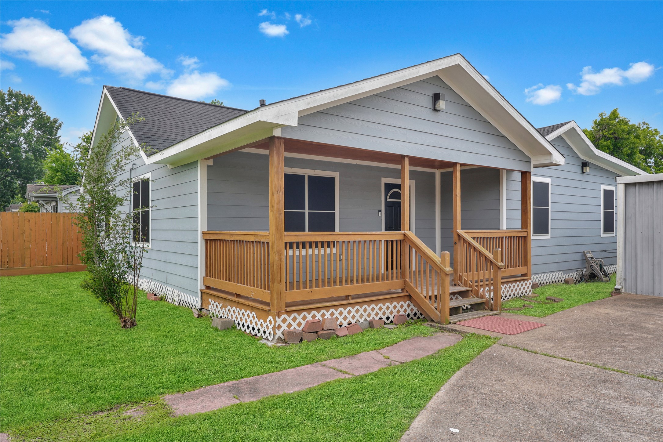 Listing photo 2