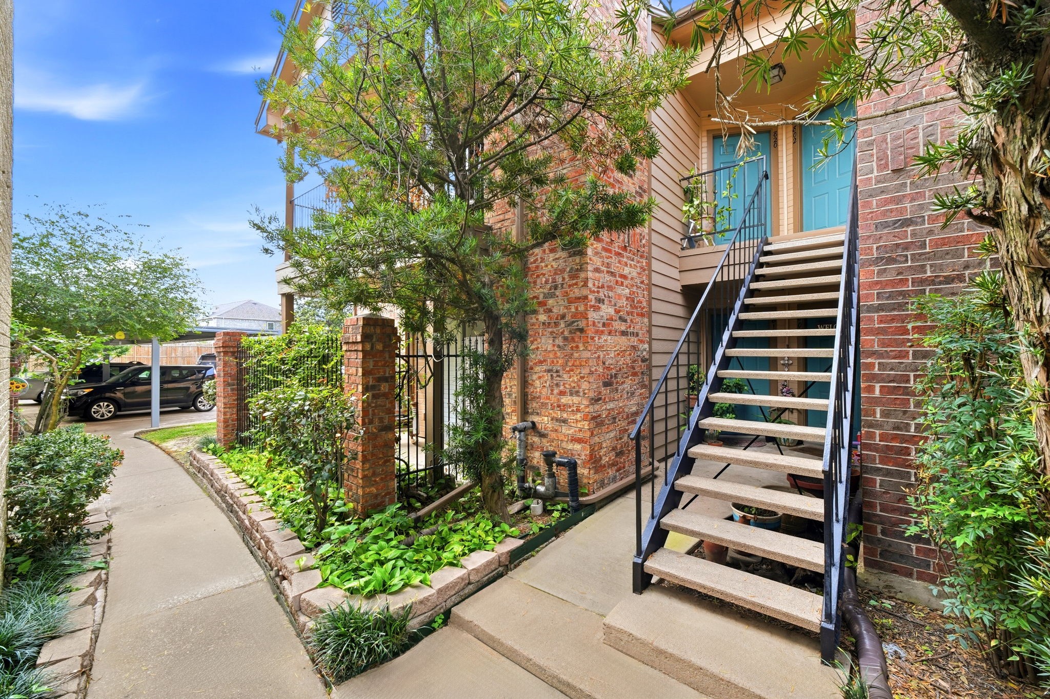 Listing photo 3