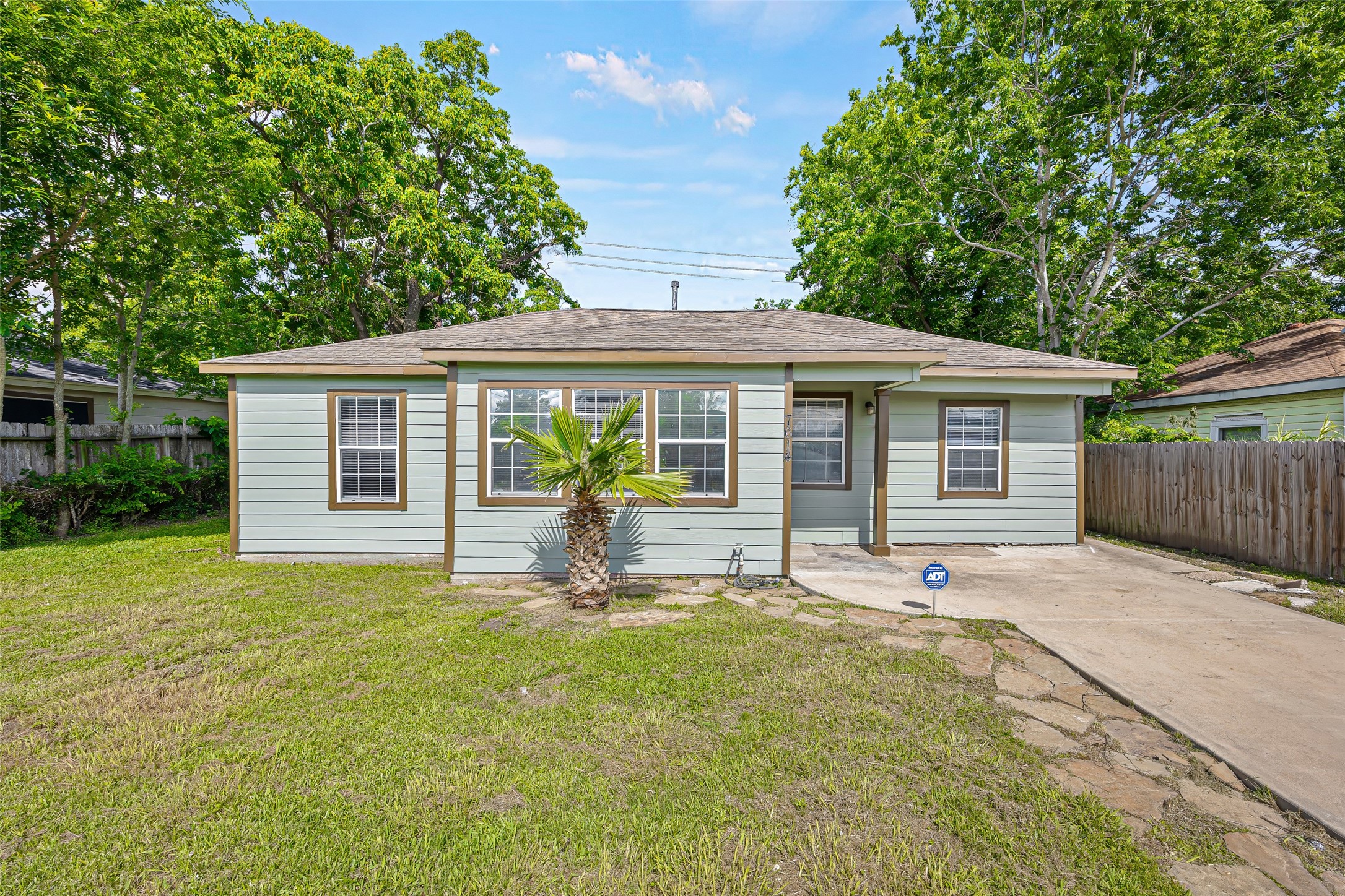 Listing photo 1