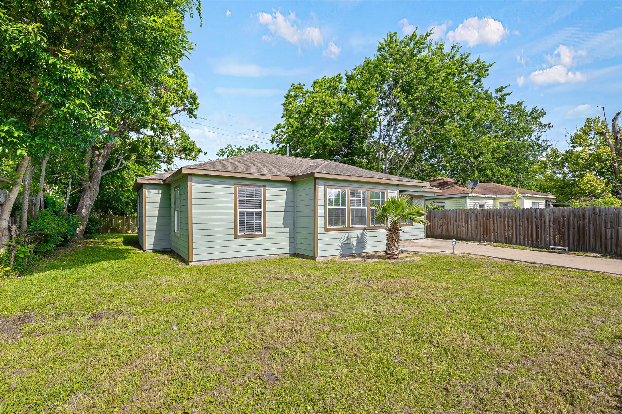 Listing photo 1