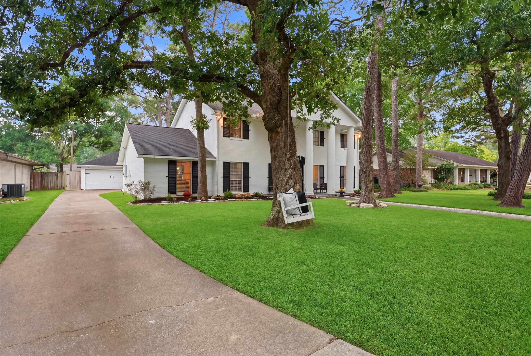Listing photo 2