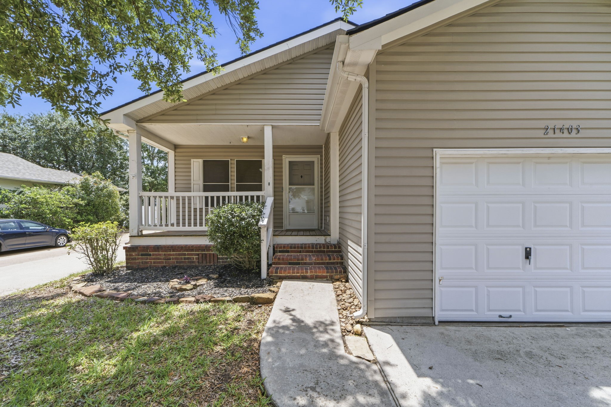 Listing photo 1