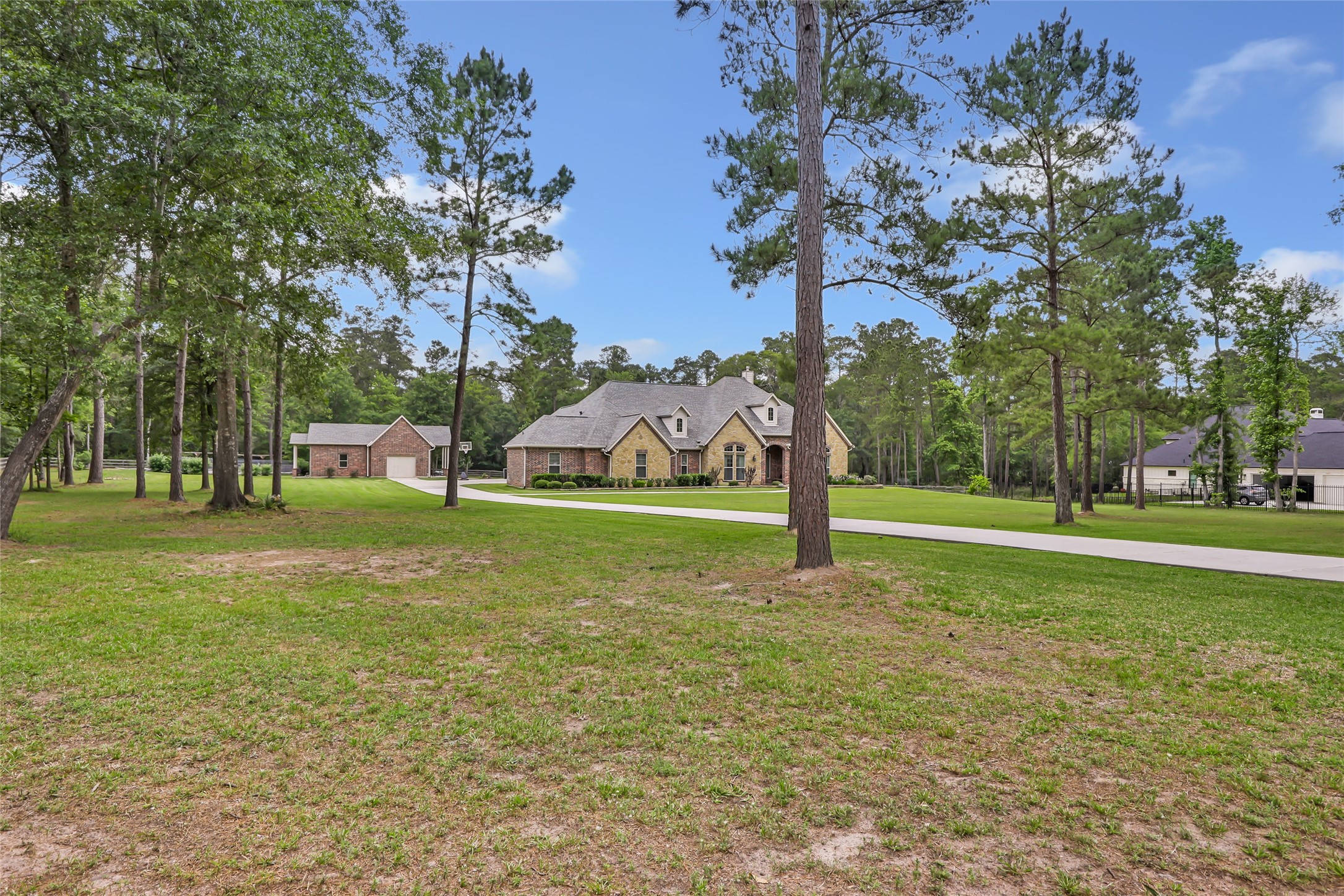 Listing photo 3