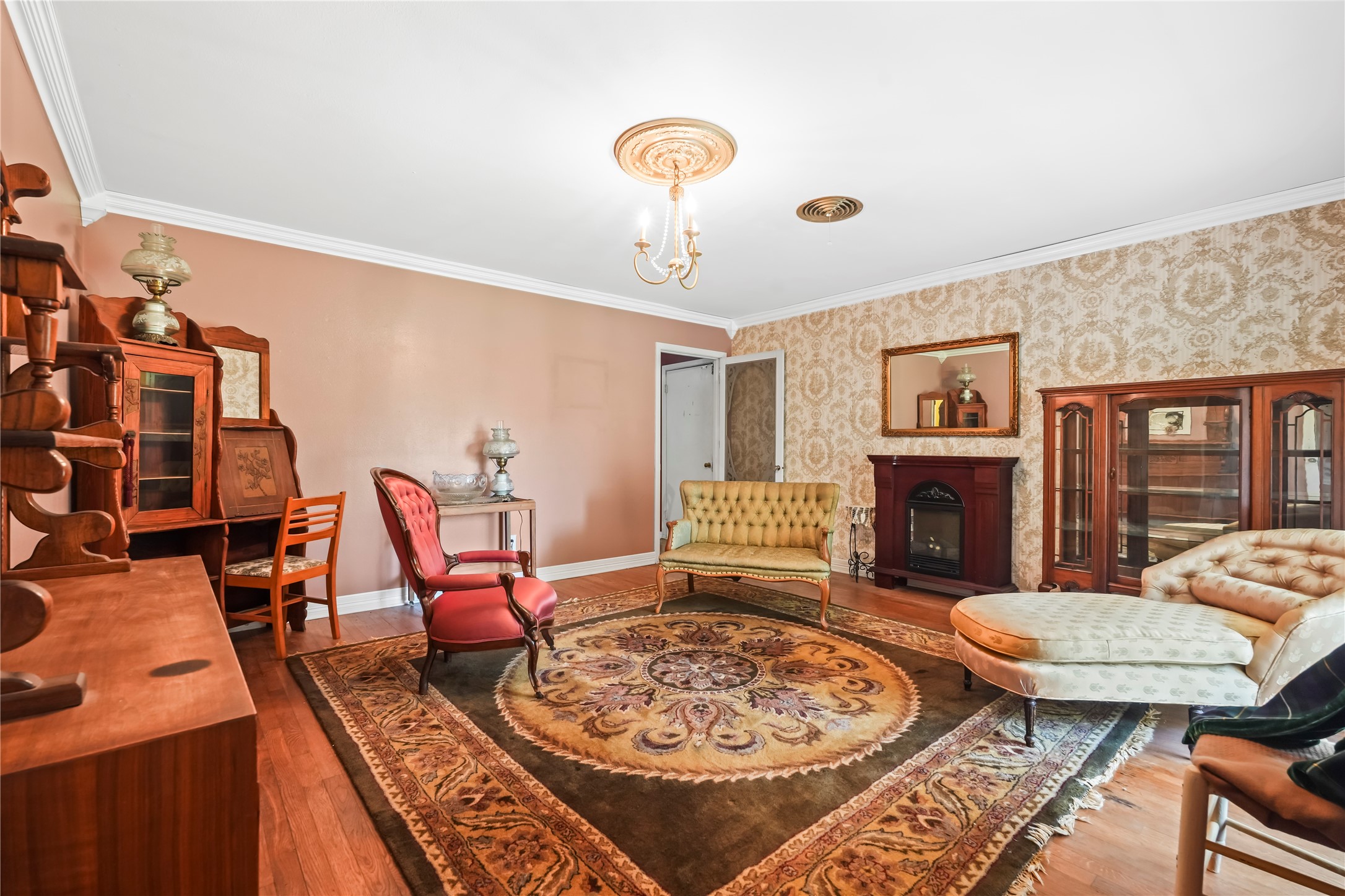 Listing photo 1