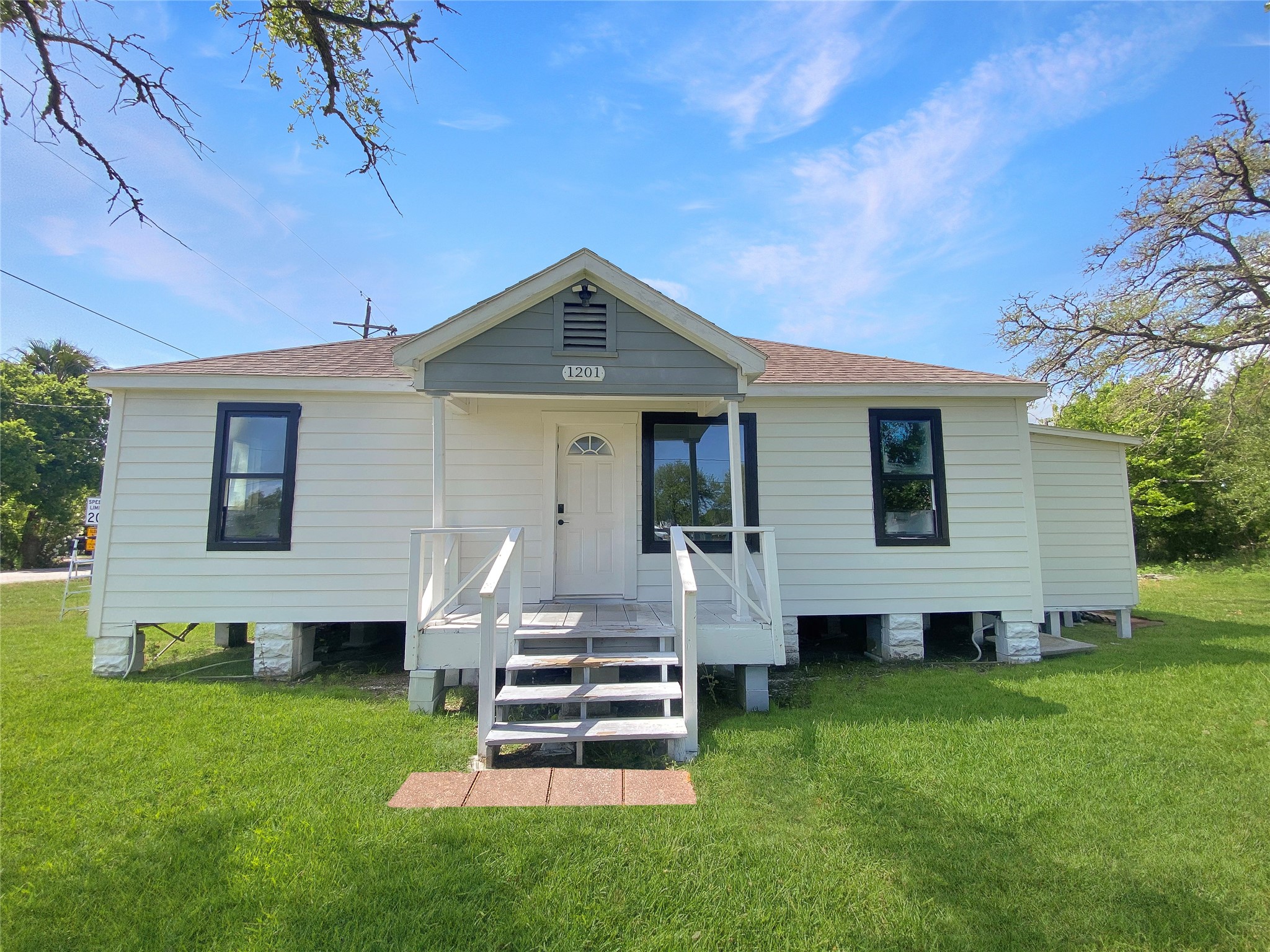 Listing photo 1