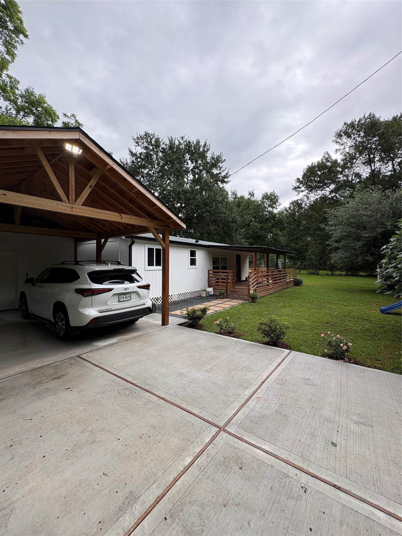 Listing photo 3