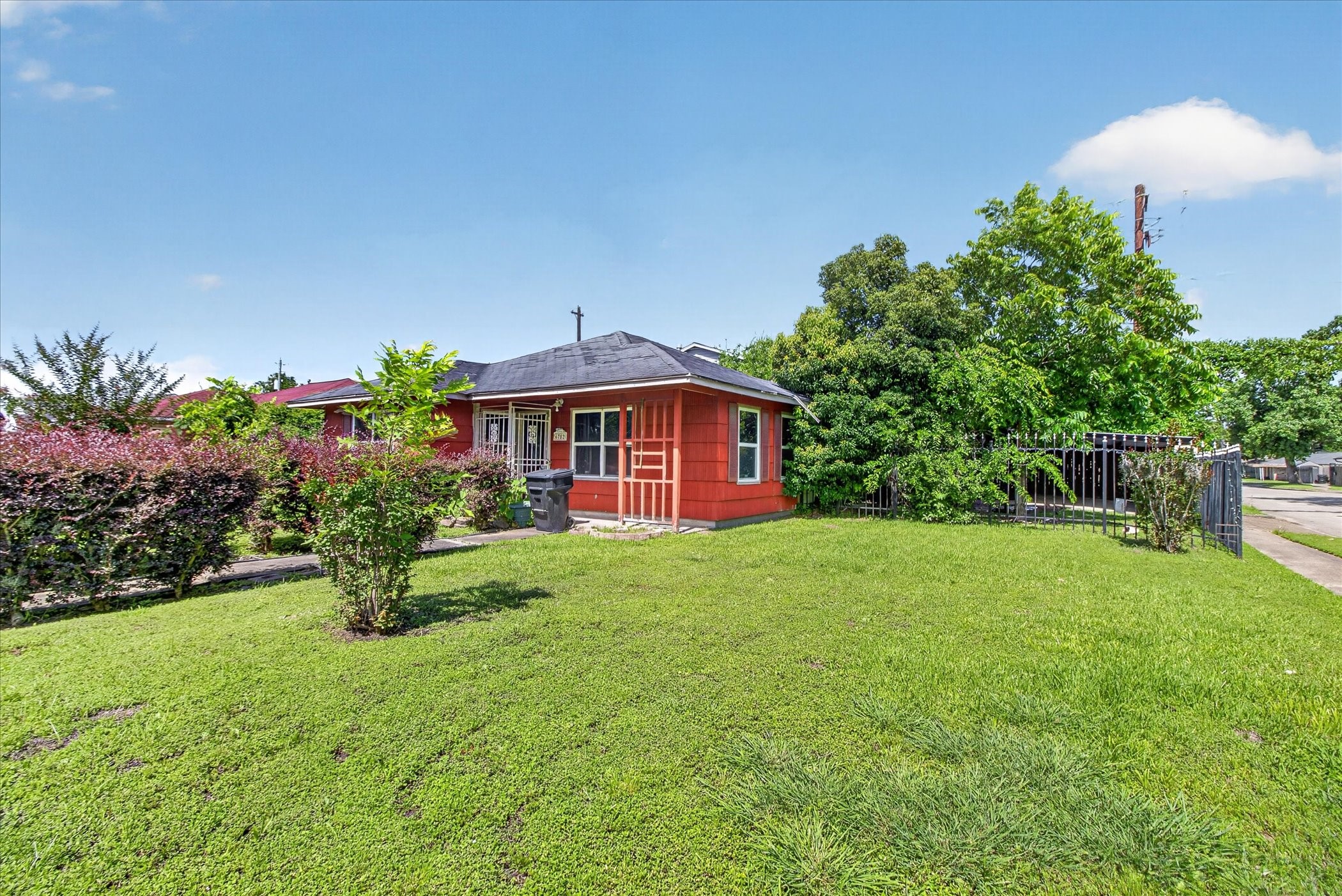 Listing photo 3