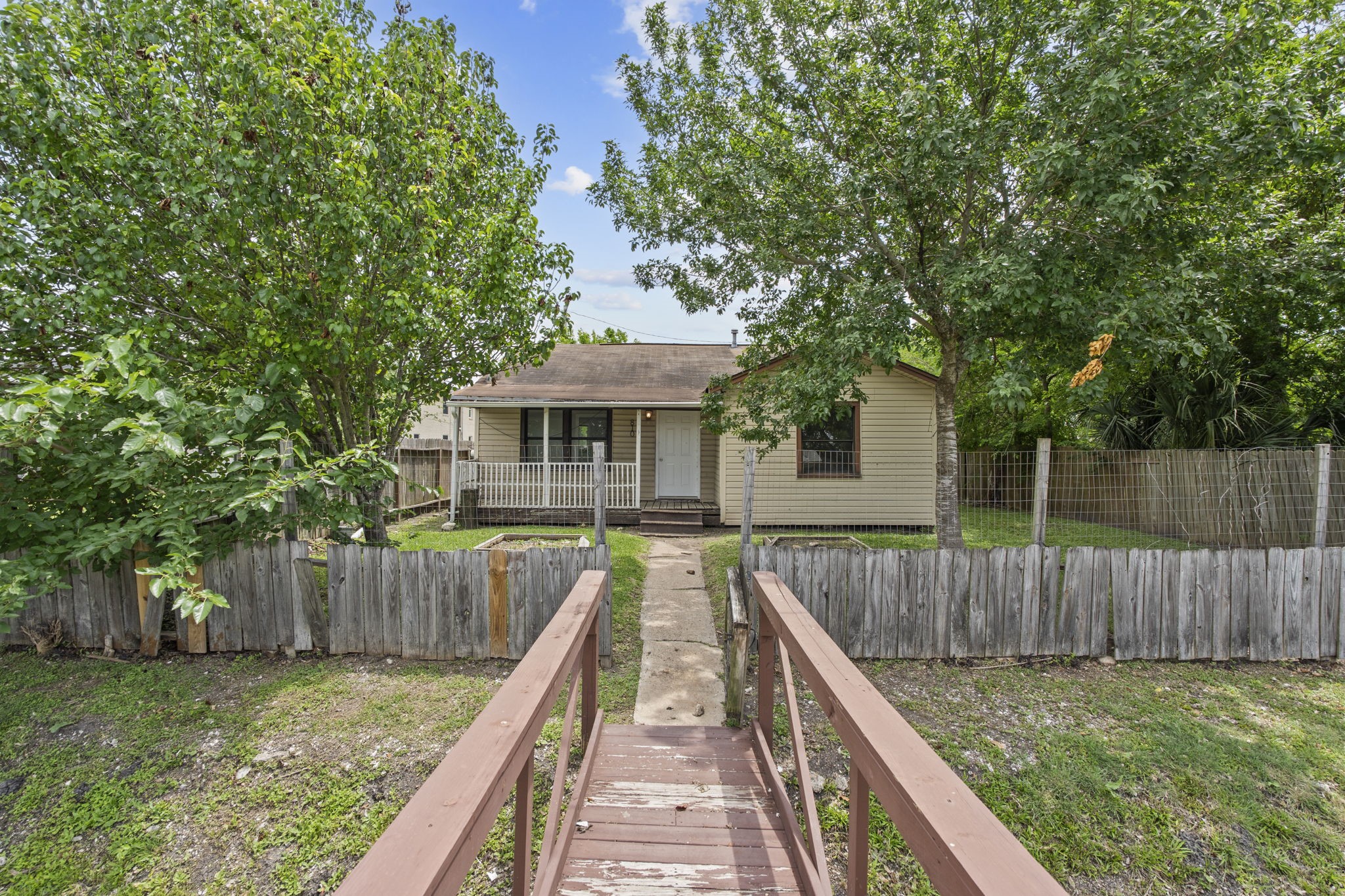 Listing photo 2