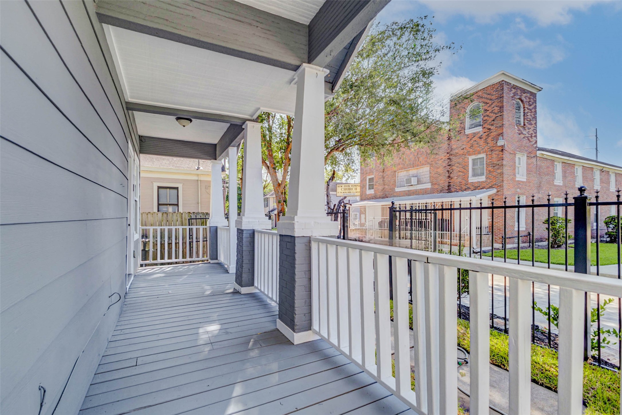 Listing photo 1