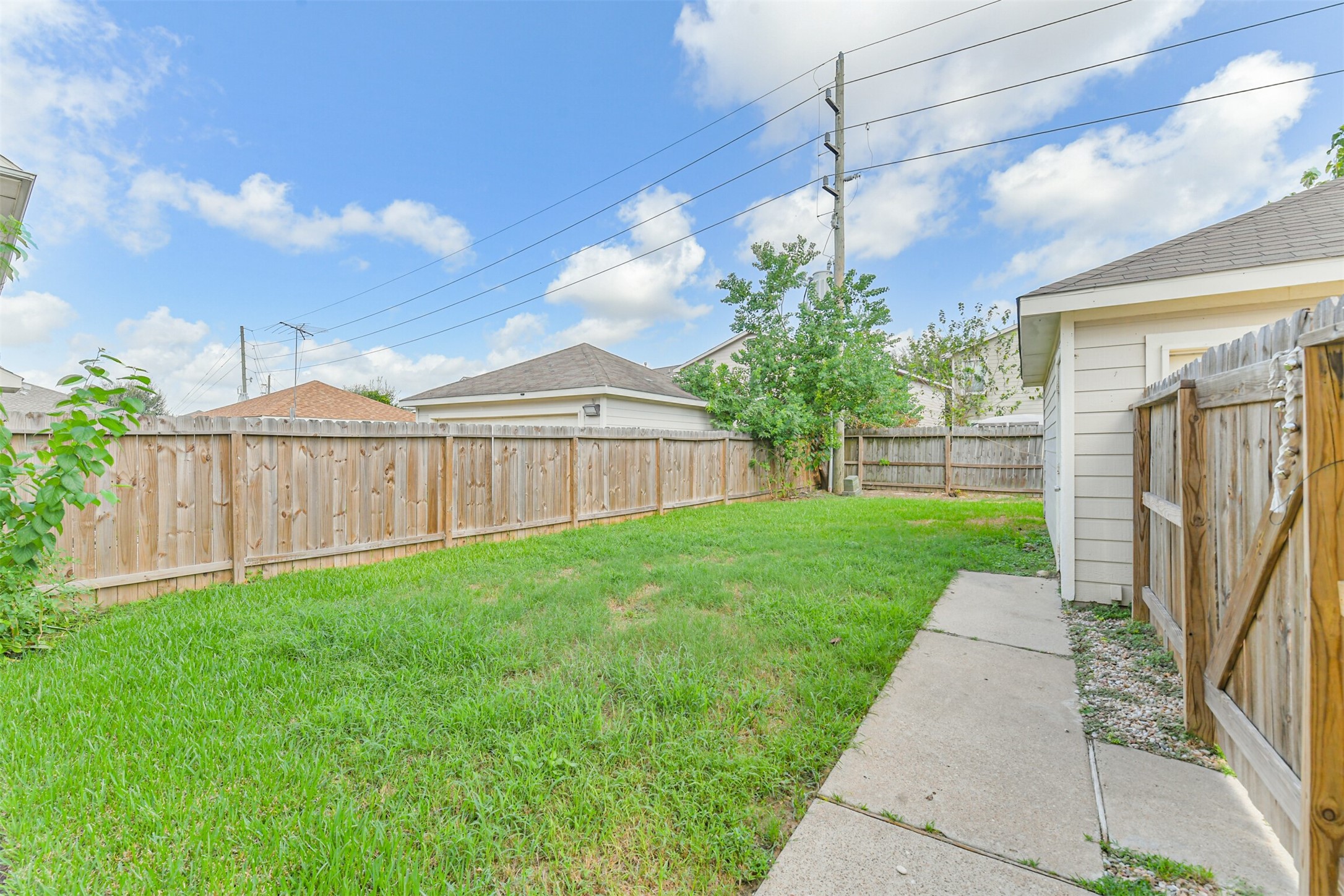 Listing photo 5