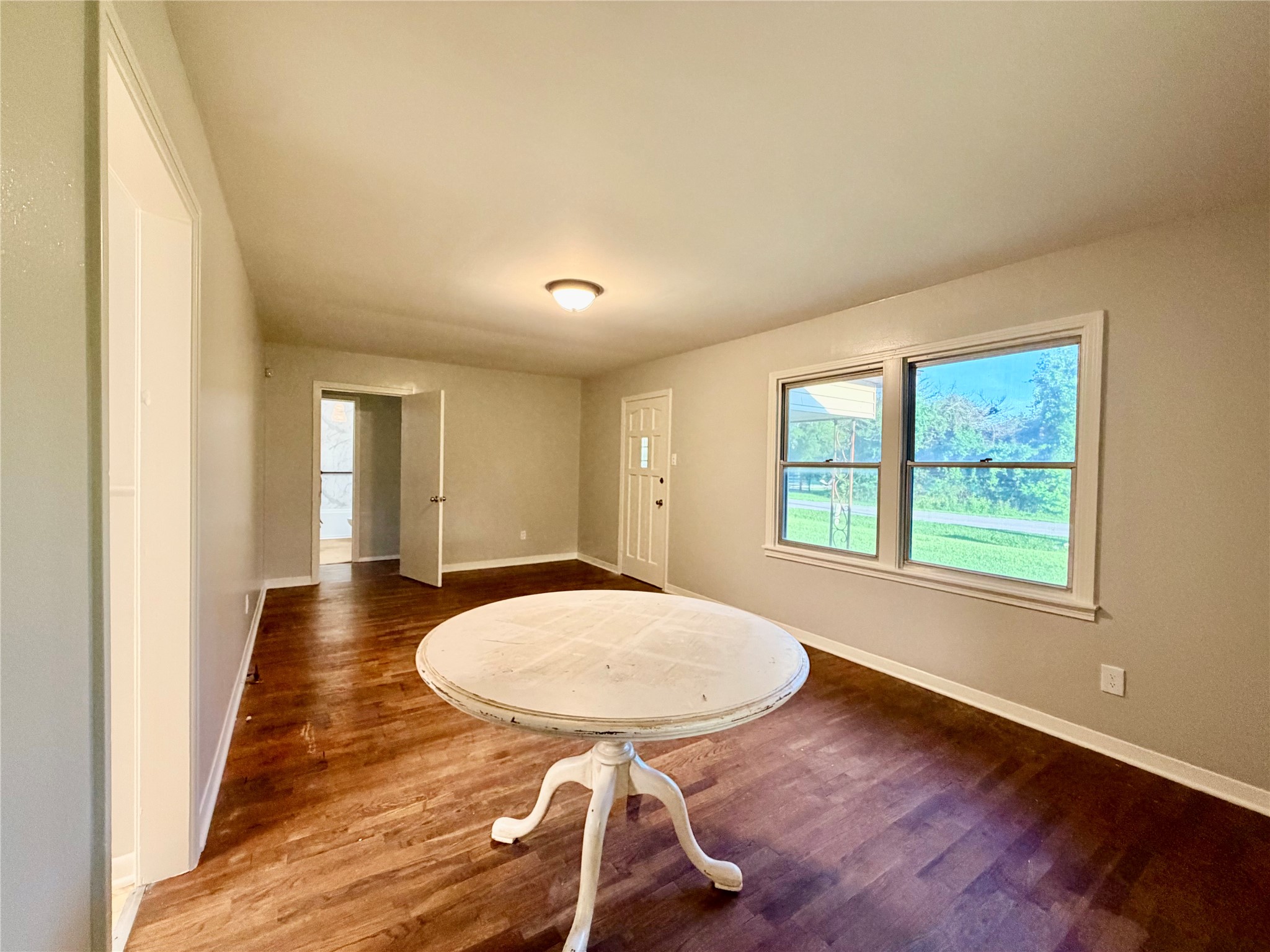 Listing photo 3