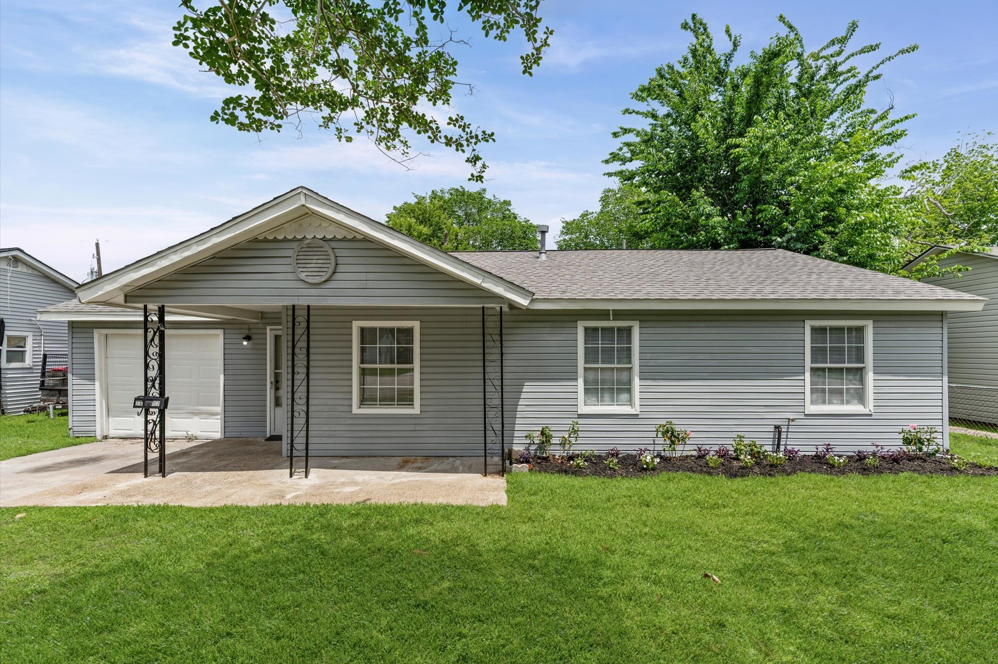 Listing photo 1