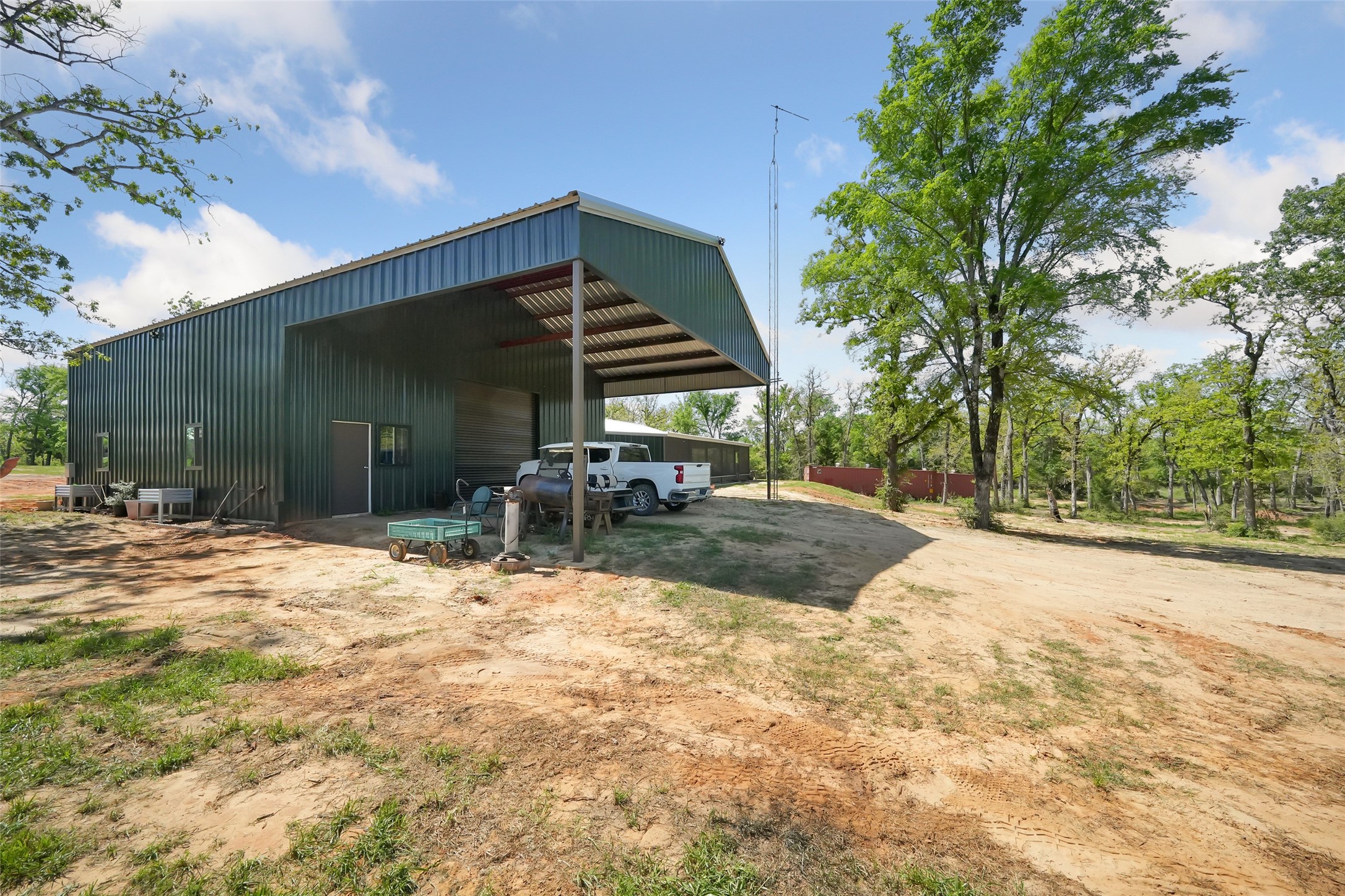 Listing photo 4