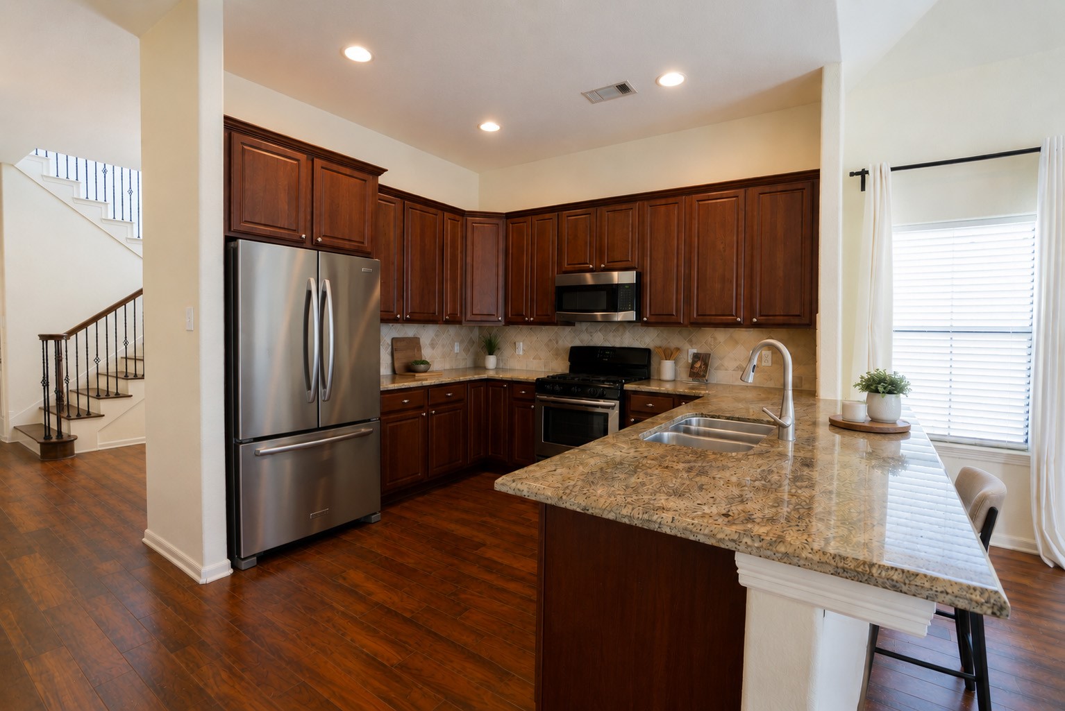 Listing photo 3