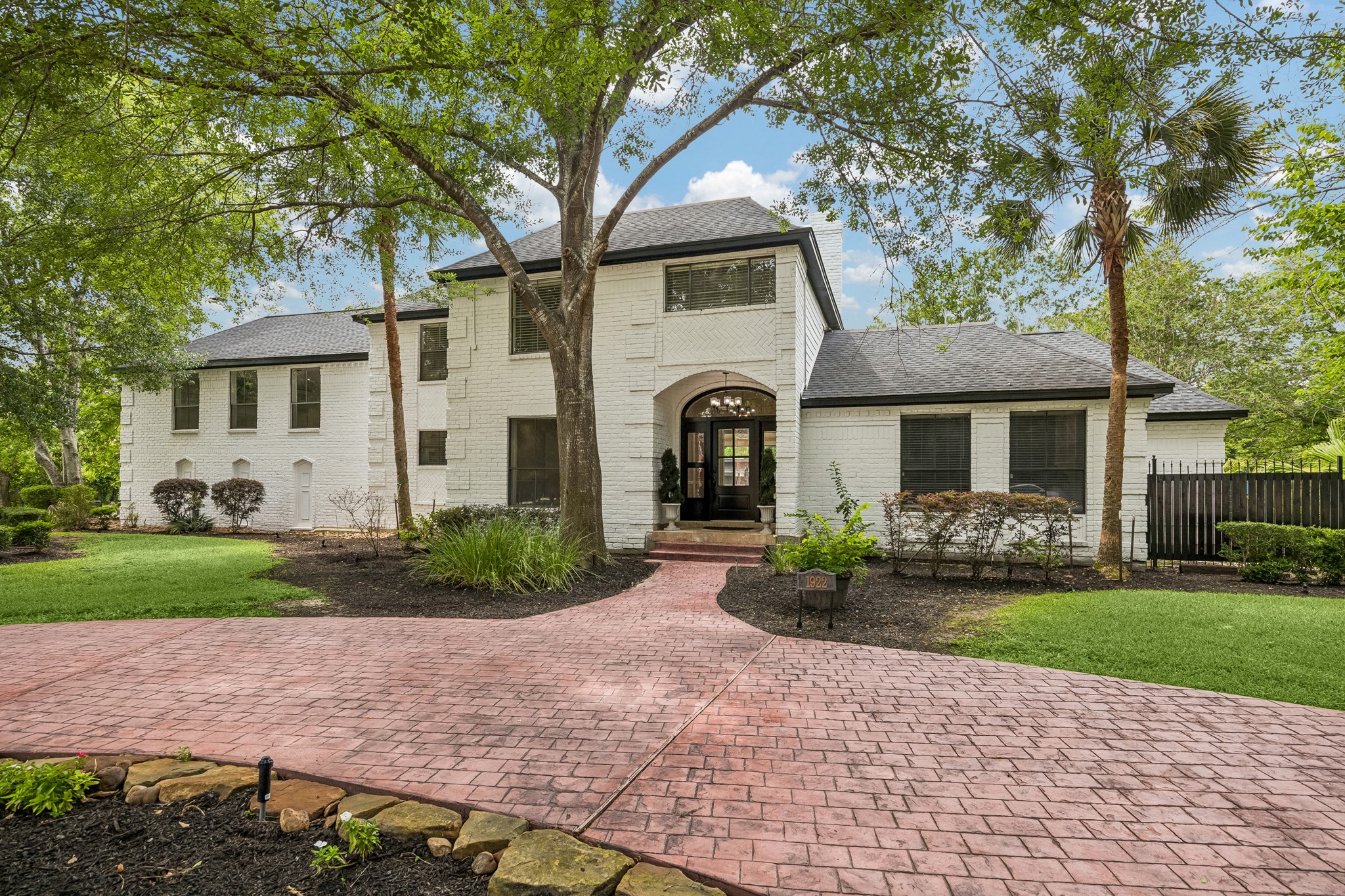 Listing photo 1