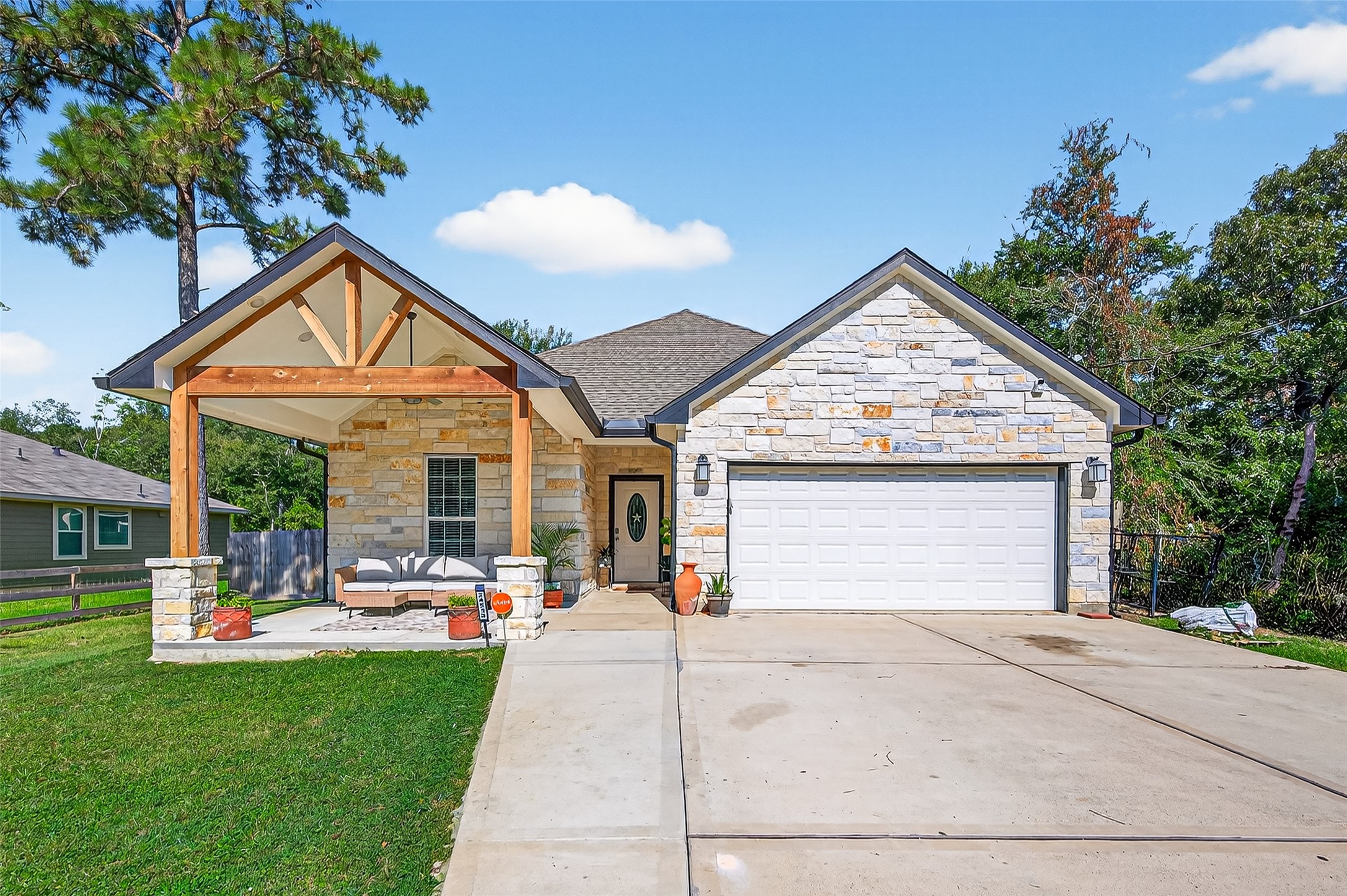 Listing photo 1