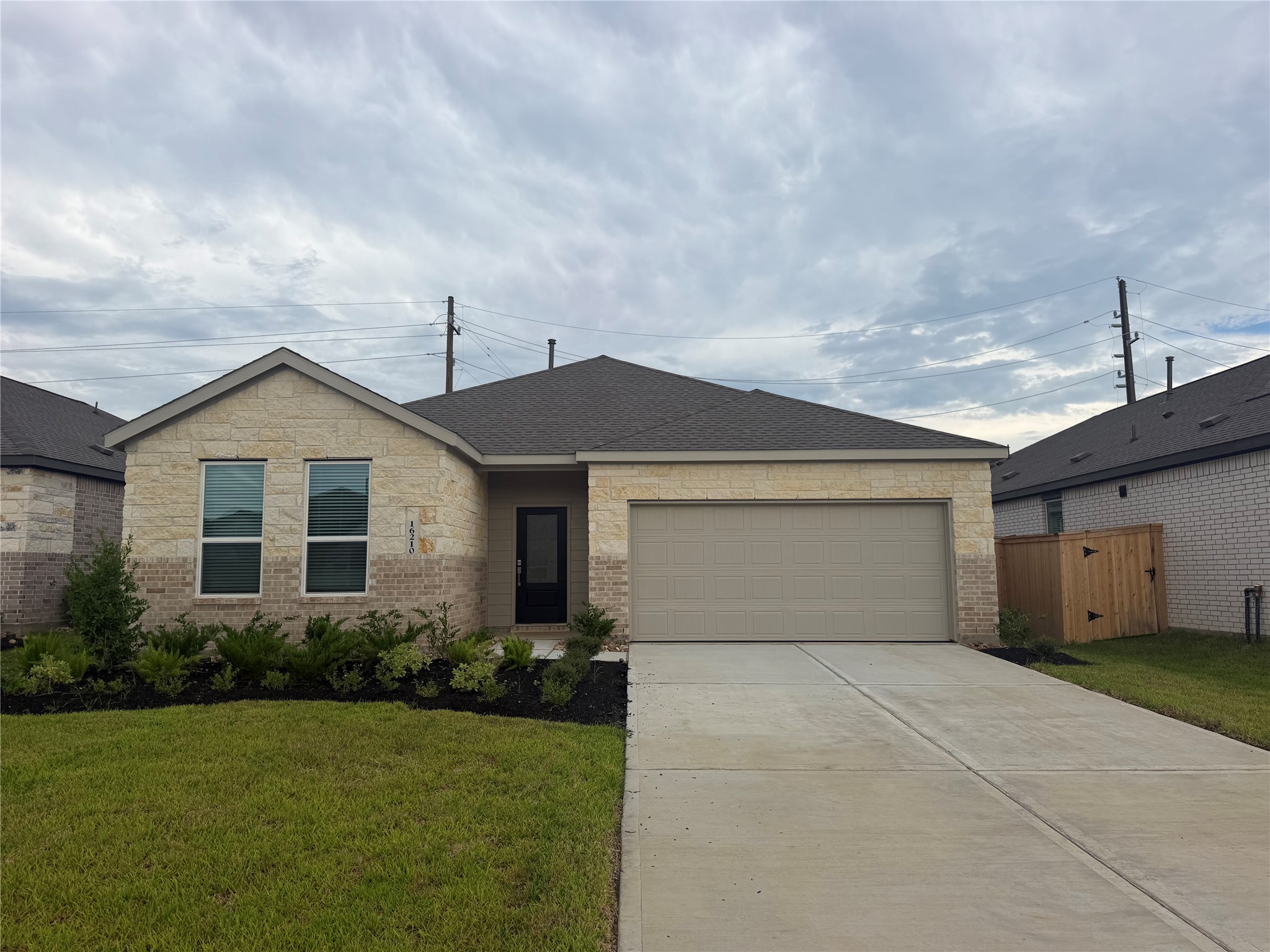 Listing photo 1