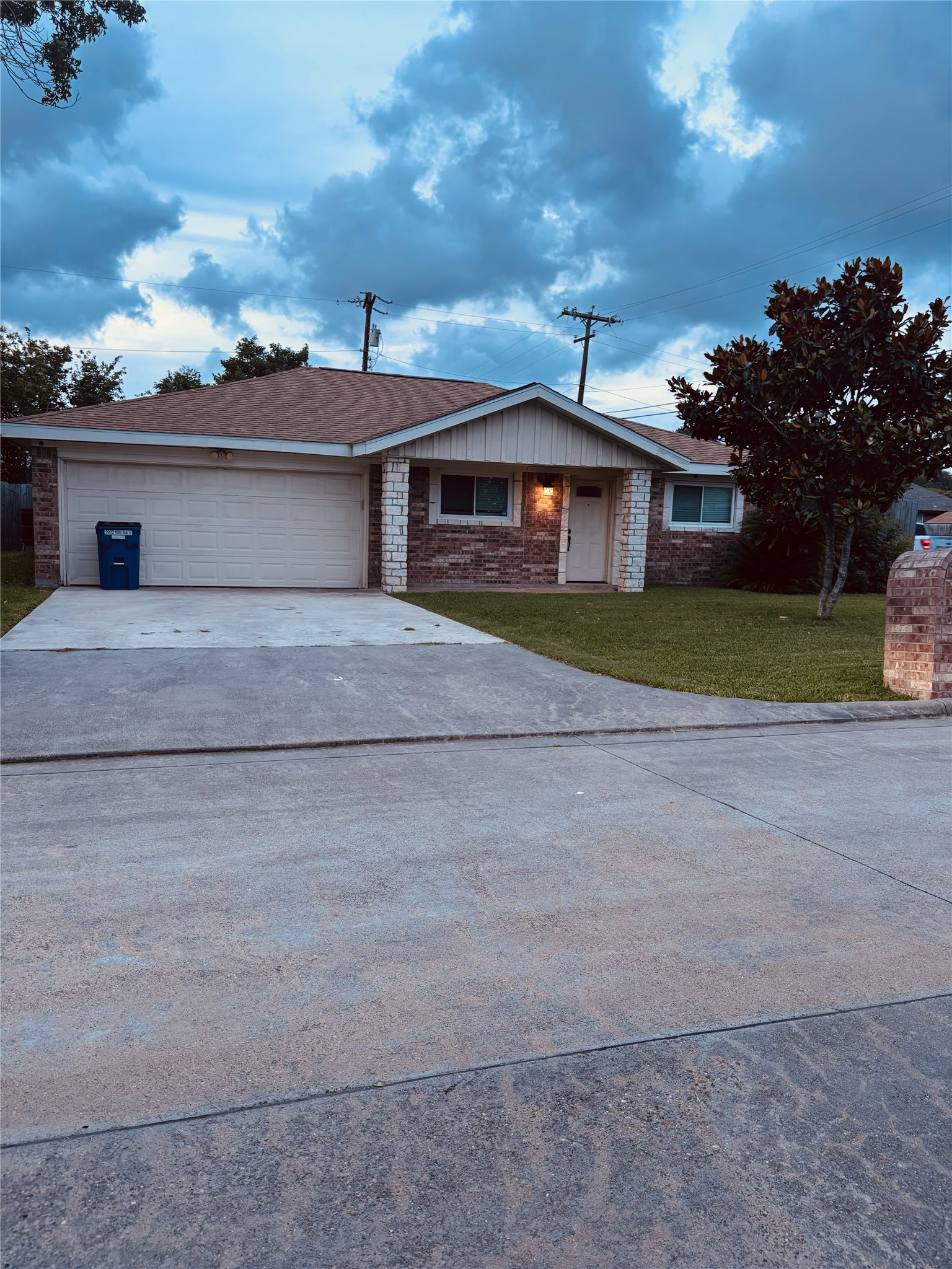 Listing photo 1