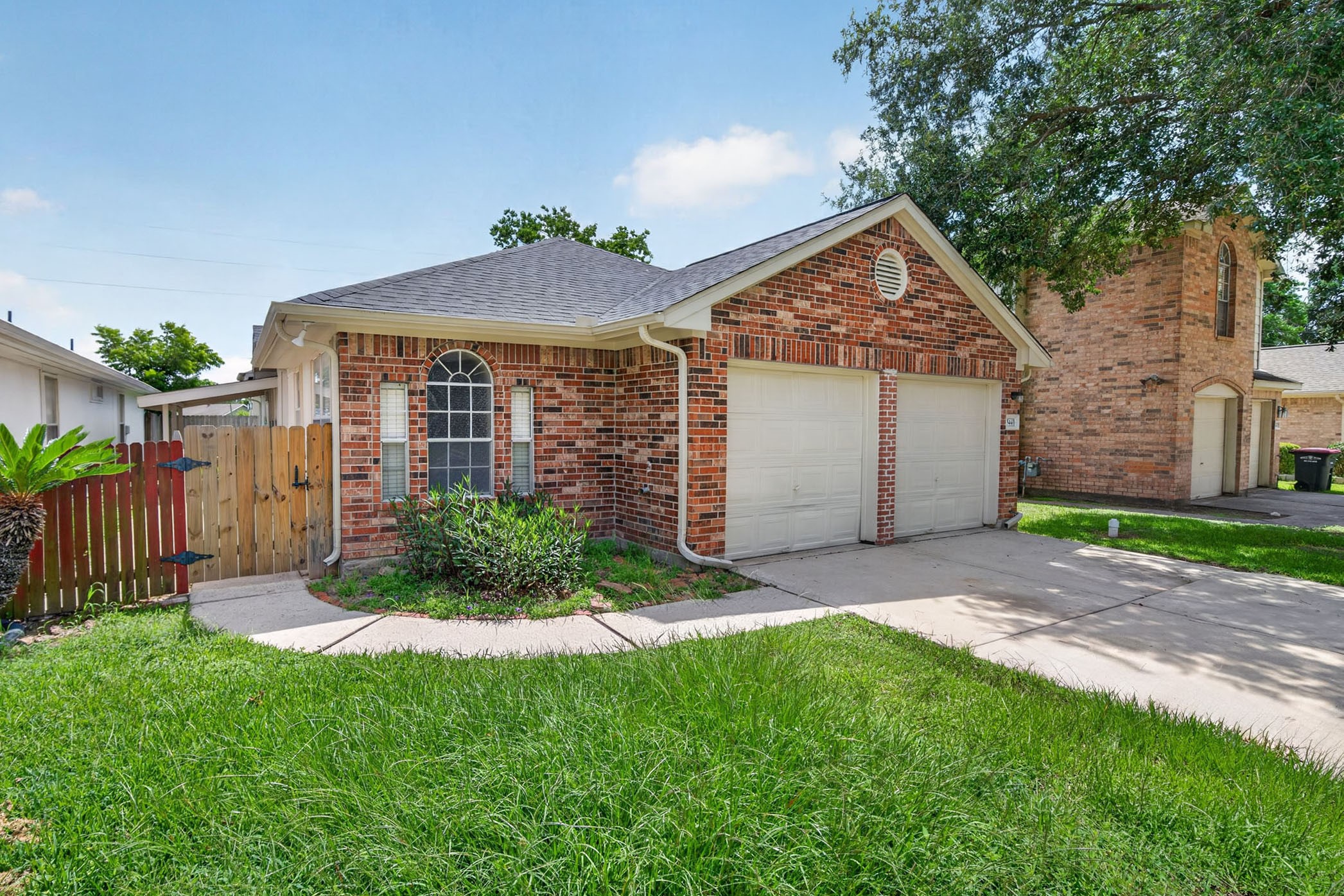 Listing photo 1