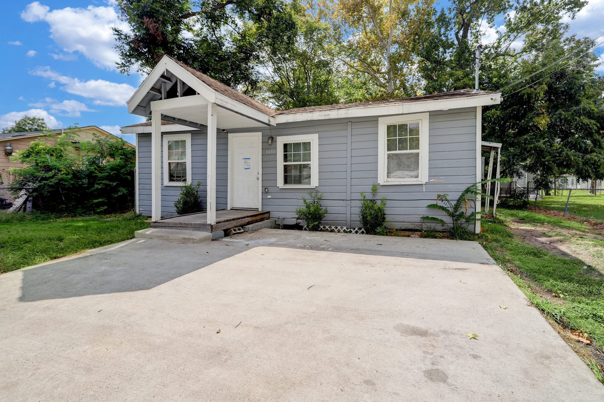 Listing photo 2