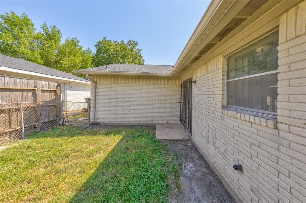 Listing photo 3