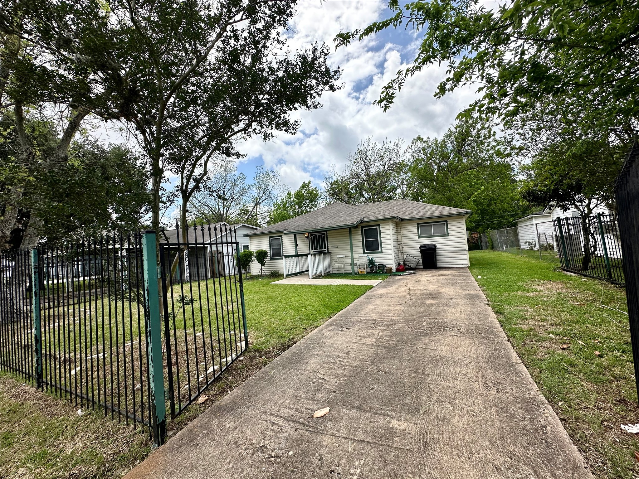 Listing photo 1