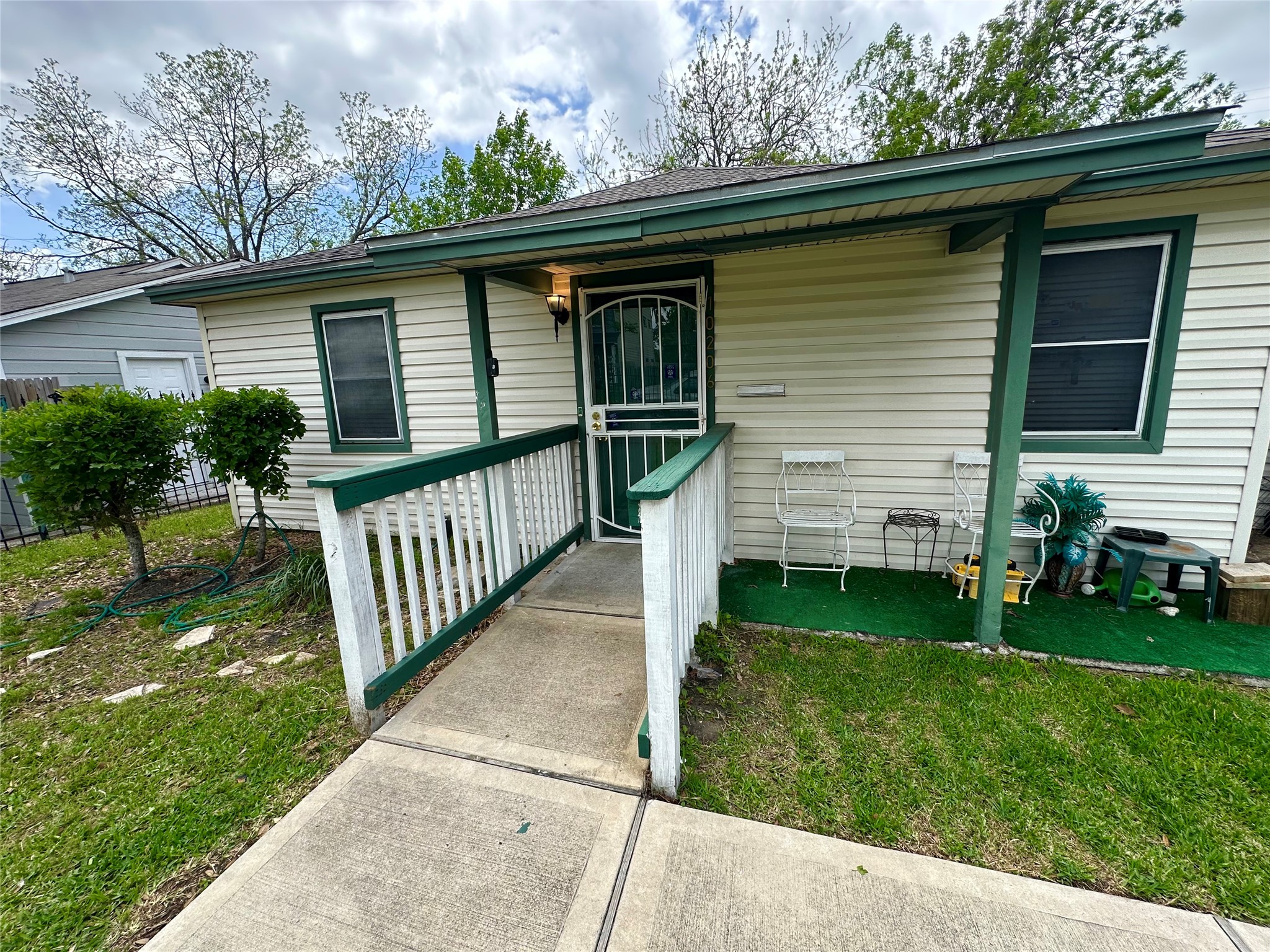 Listing photo 3