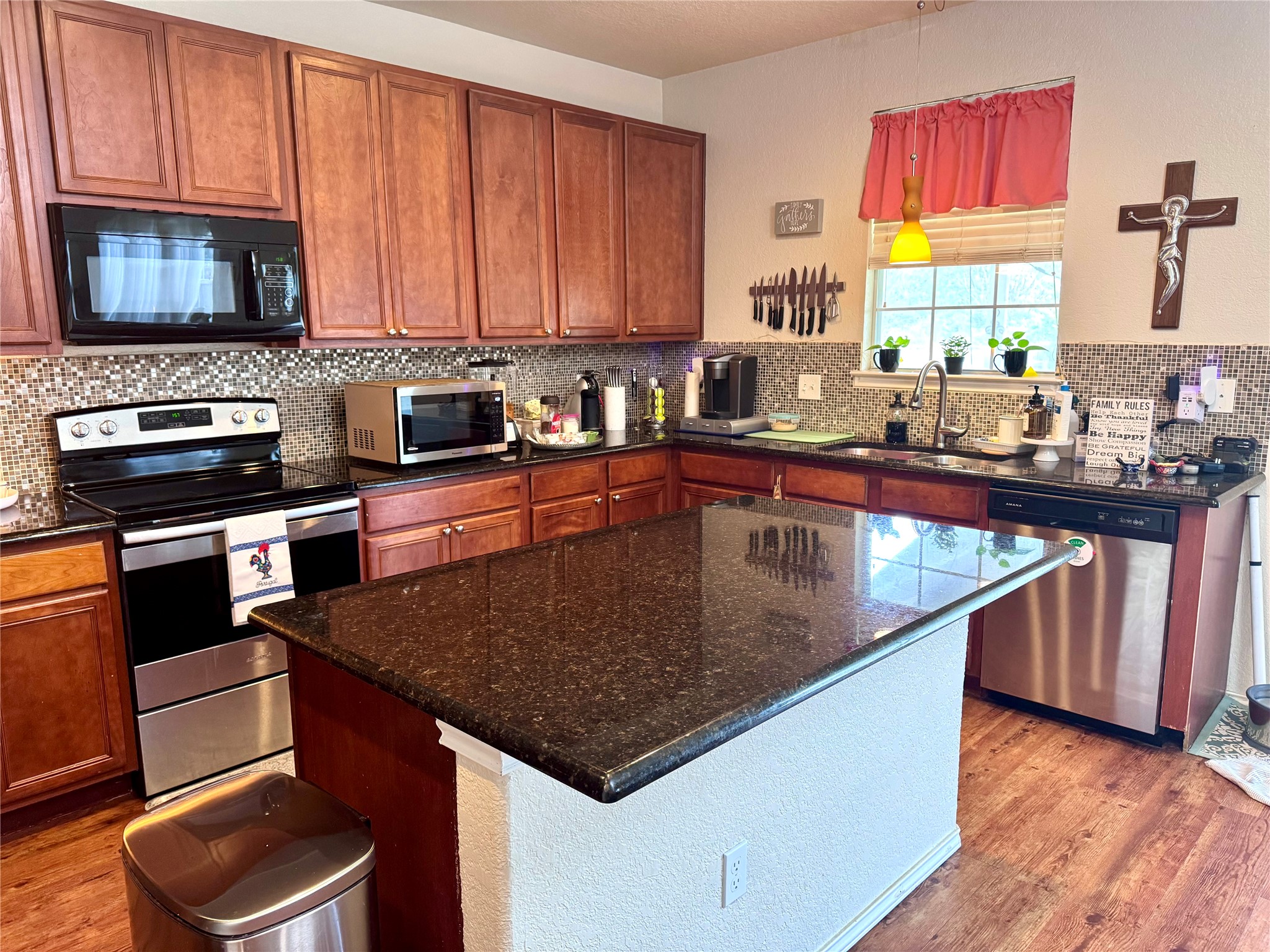 Listing photo 5