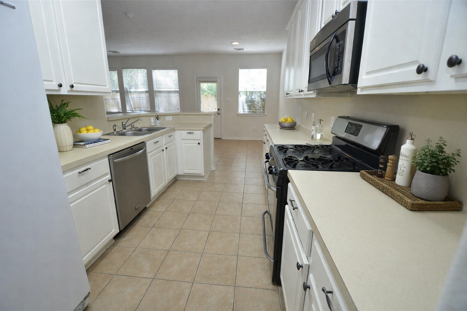 Listing photo 5